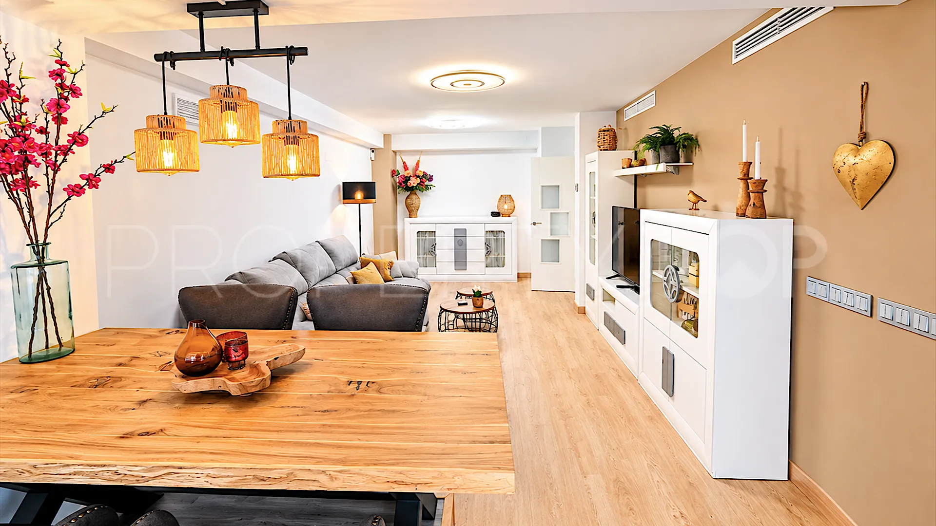 For sale 2 bedrooms apartment in La Carihuela
