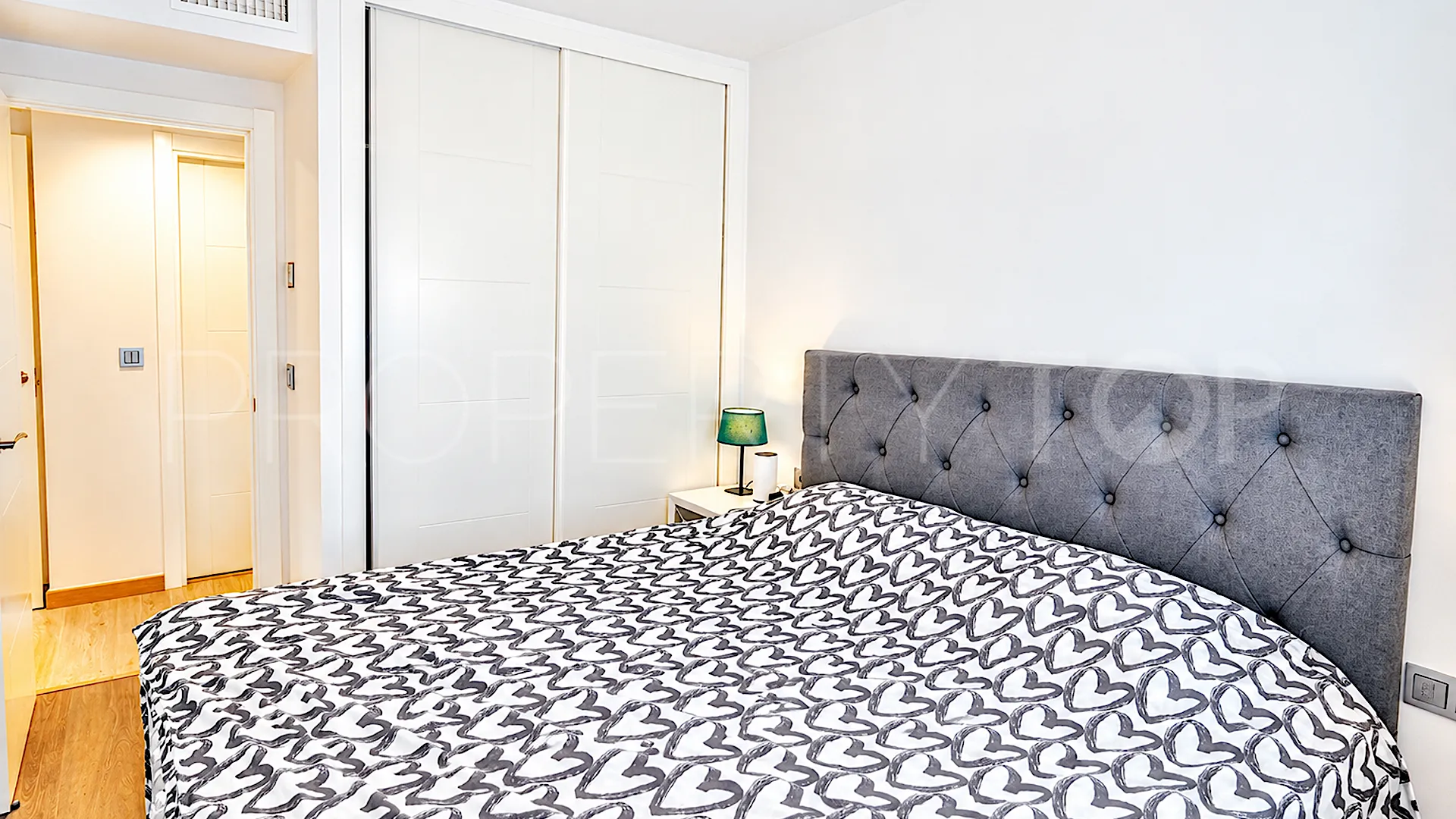 For sale 2 bedrooms apartment in La Carihuela
