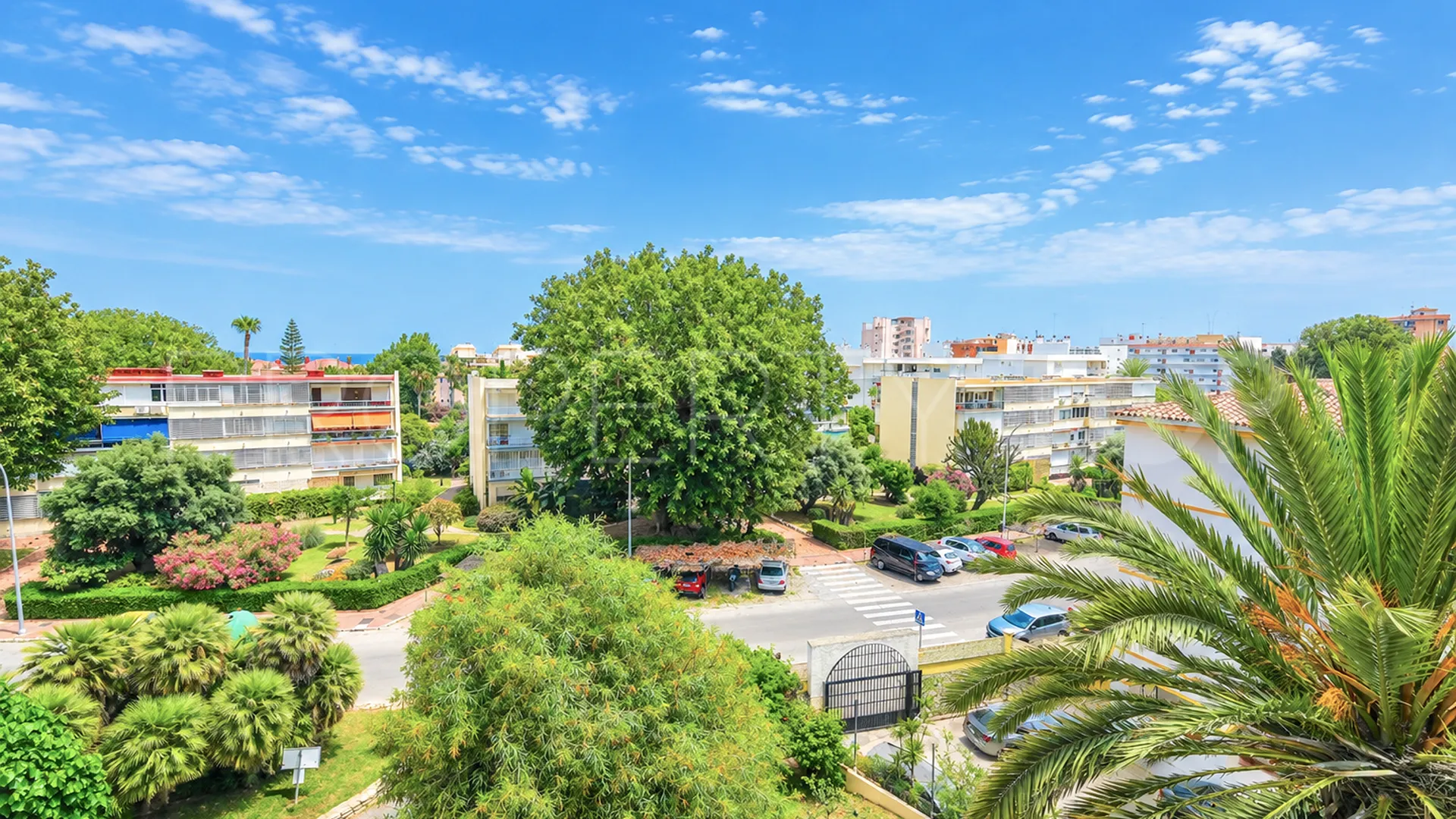 For sale 2 bedrooms apartment in La Carihuela