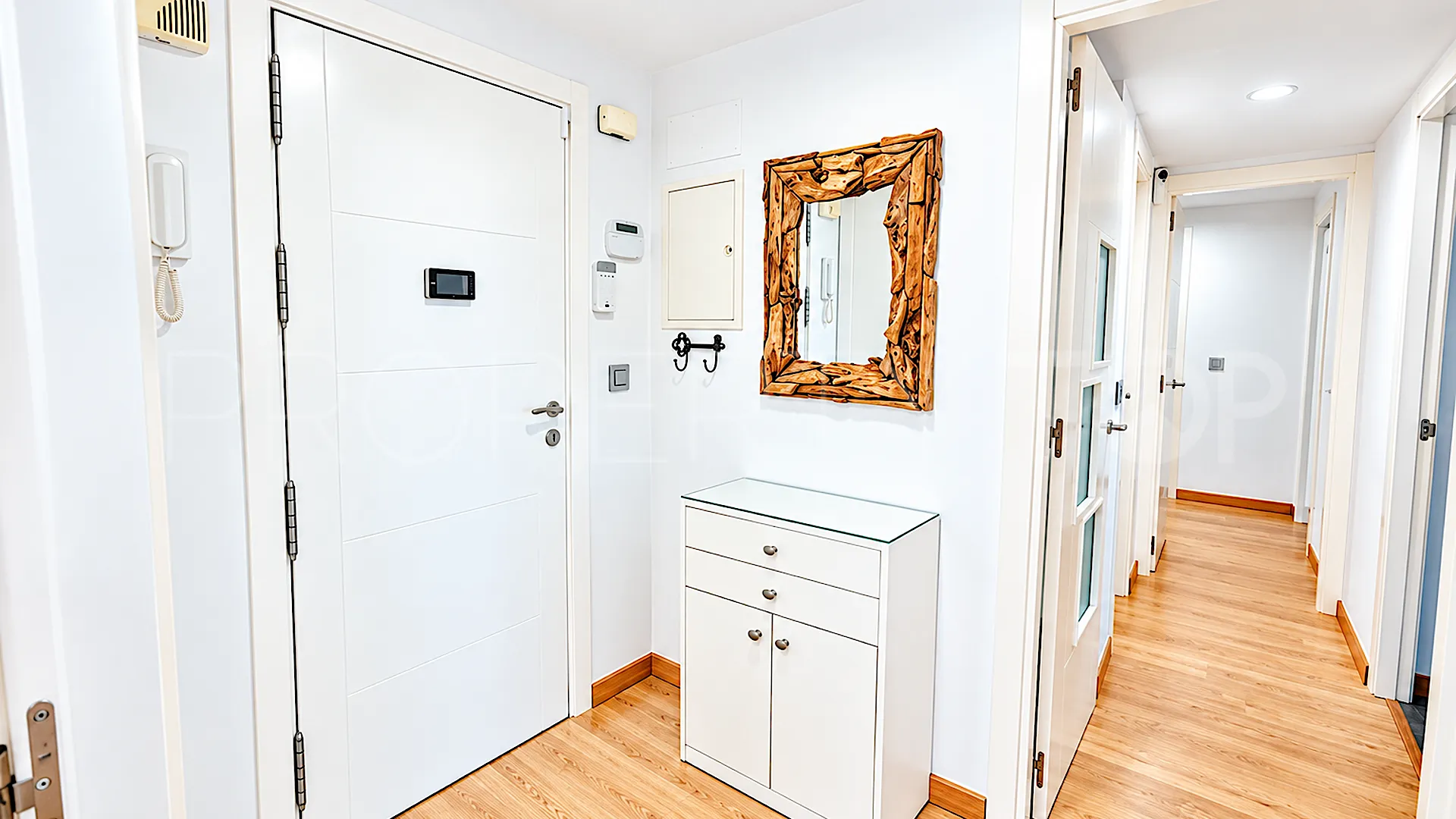 For sale 2 bedrooms apartment in La Carihuela