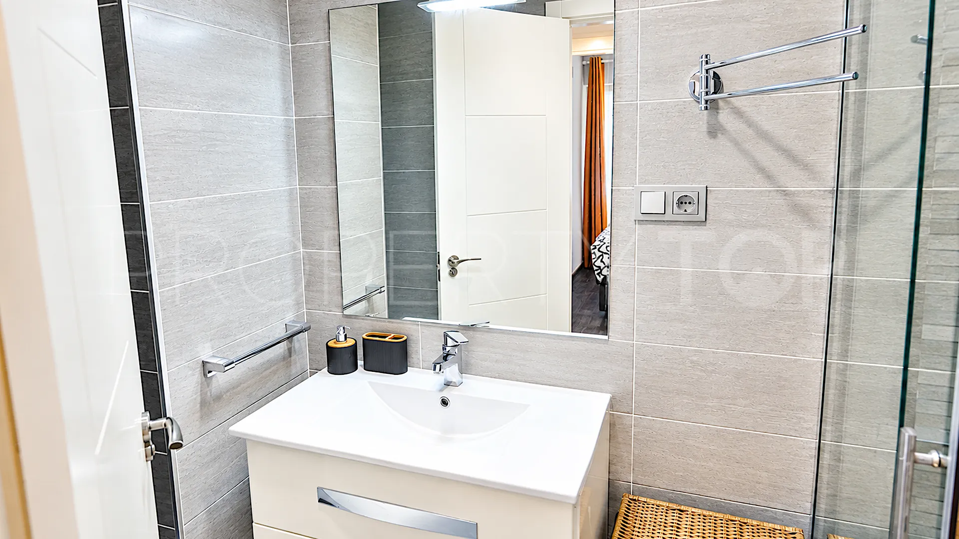 For sale 2 bedrooms apartment in La Carihuela