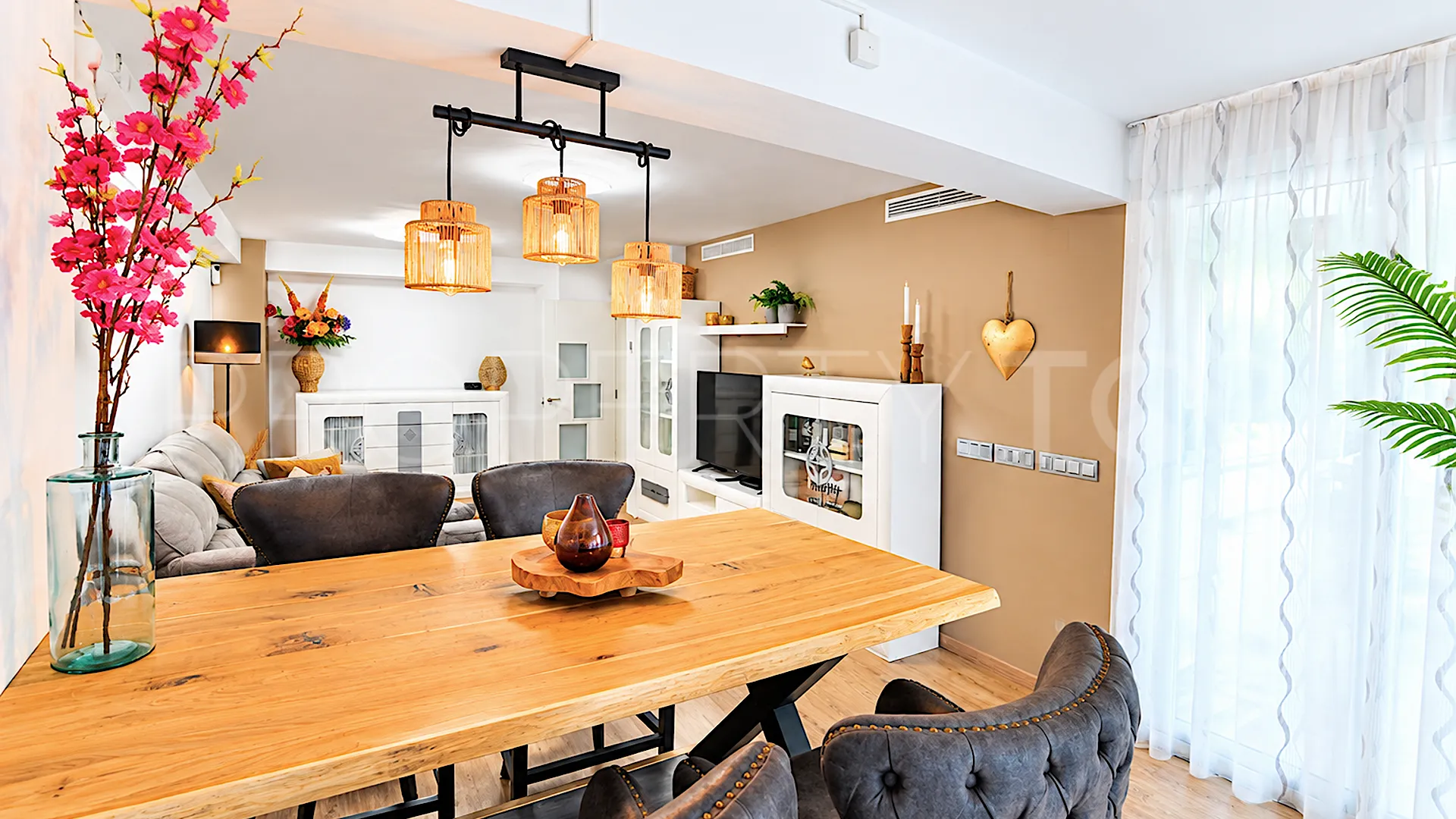 For sale 2 bedrooms apartment in La Carihuela