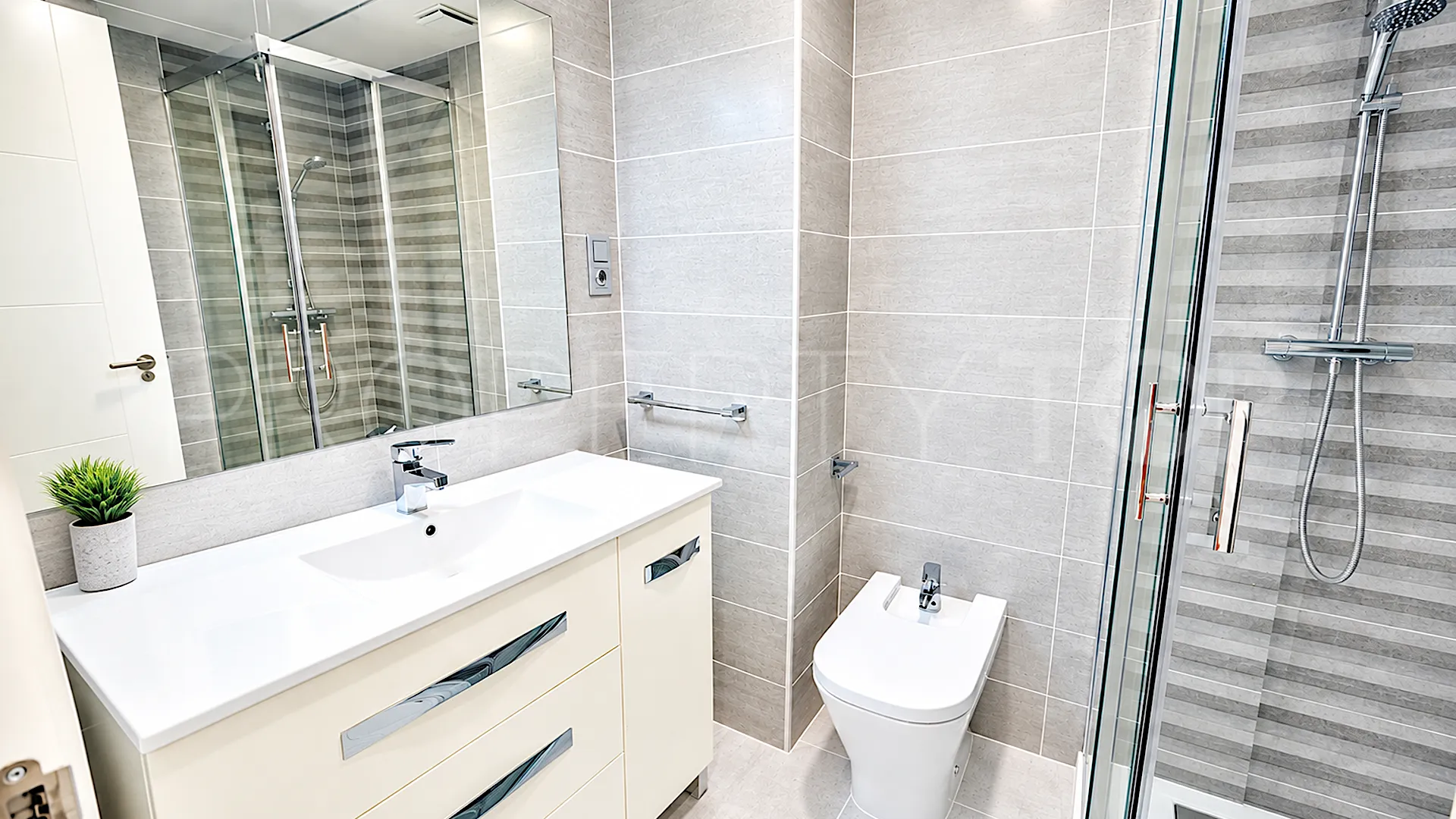For sale 2 bedrooms apartment in La Carihuela