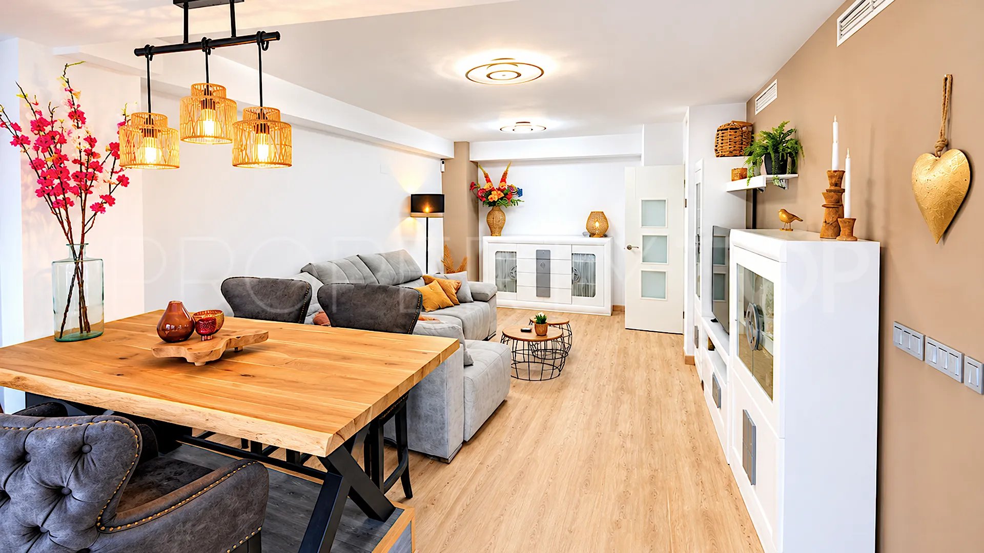 For sale 2 bedrooms apartment in La Carihuela