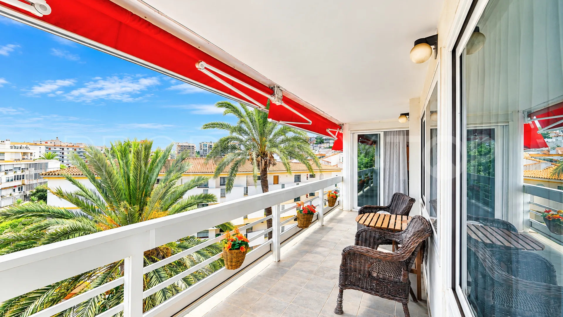 For sale 2 bedrooms apartment in La Carihuela