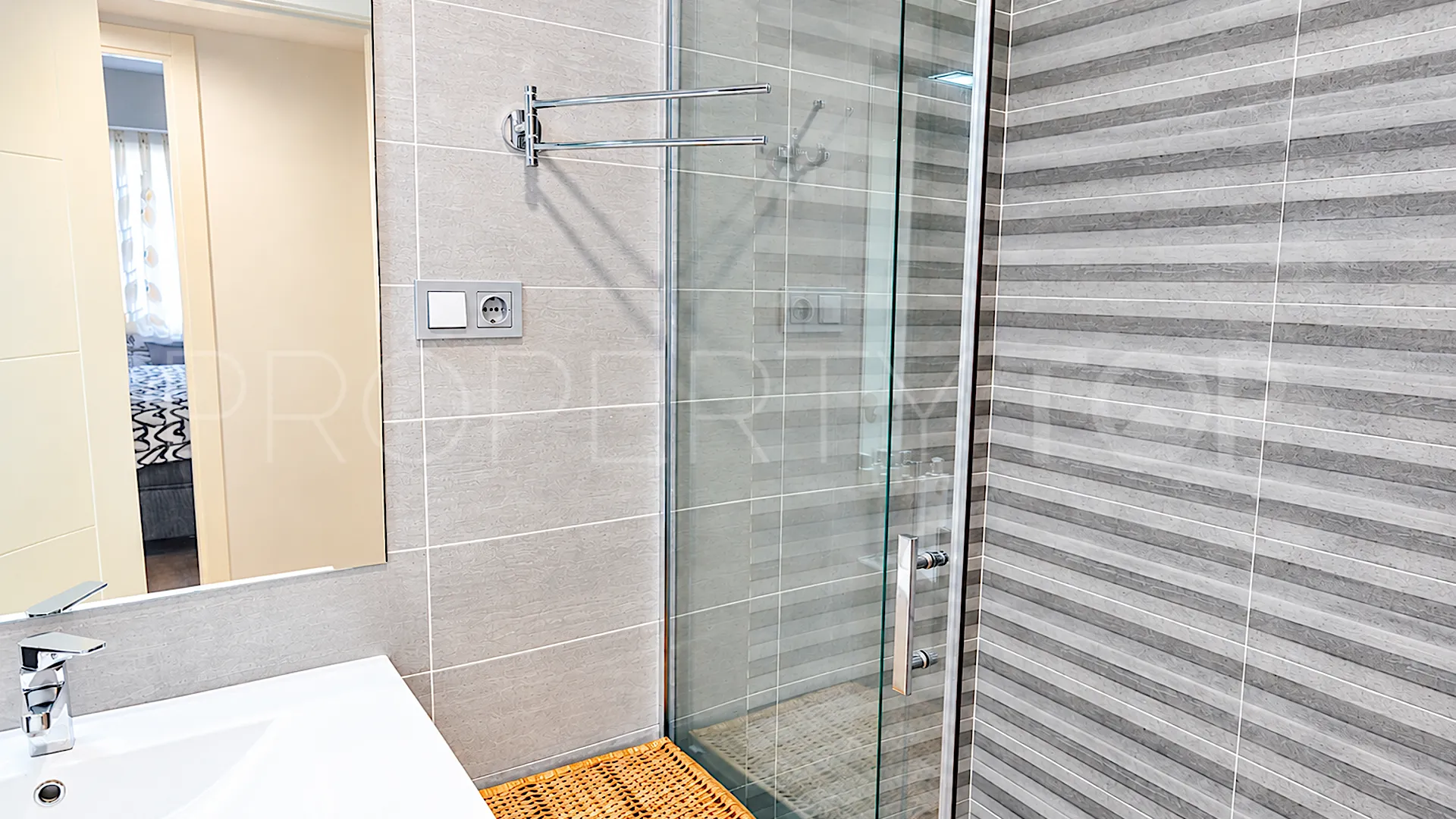 For sale 2 bedrooms apartment in La Carihuela