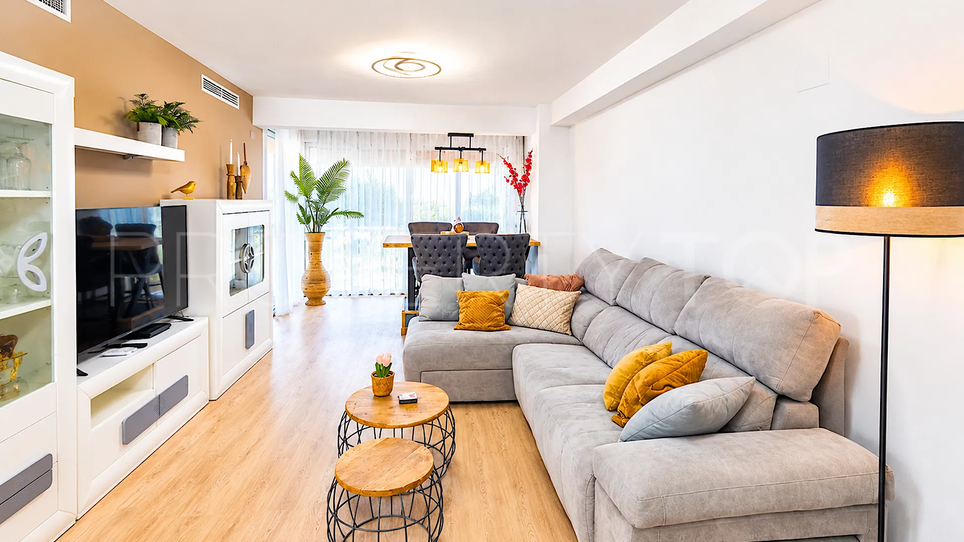 For sale 2 bedrooms apartment in La Carihuela