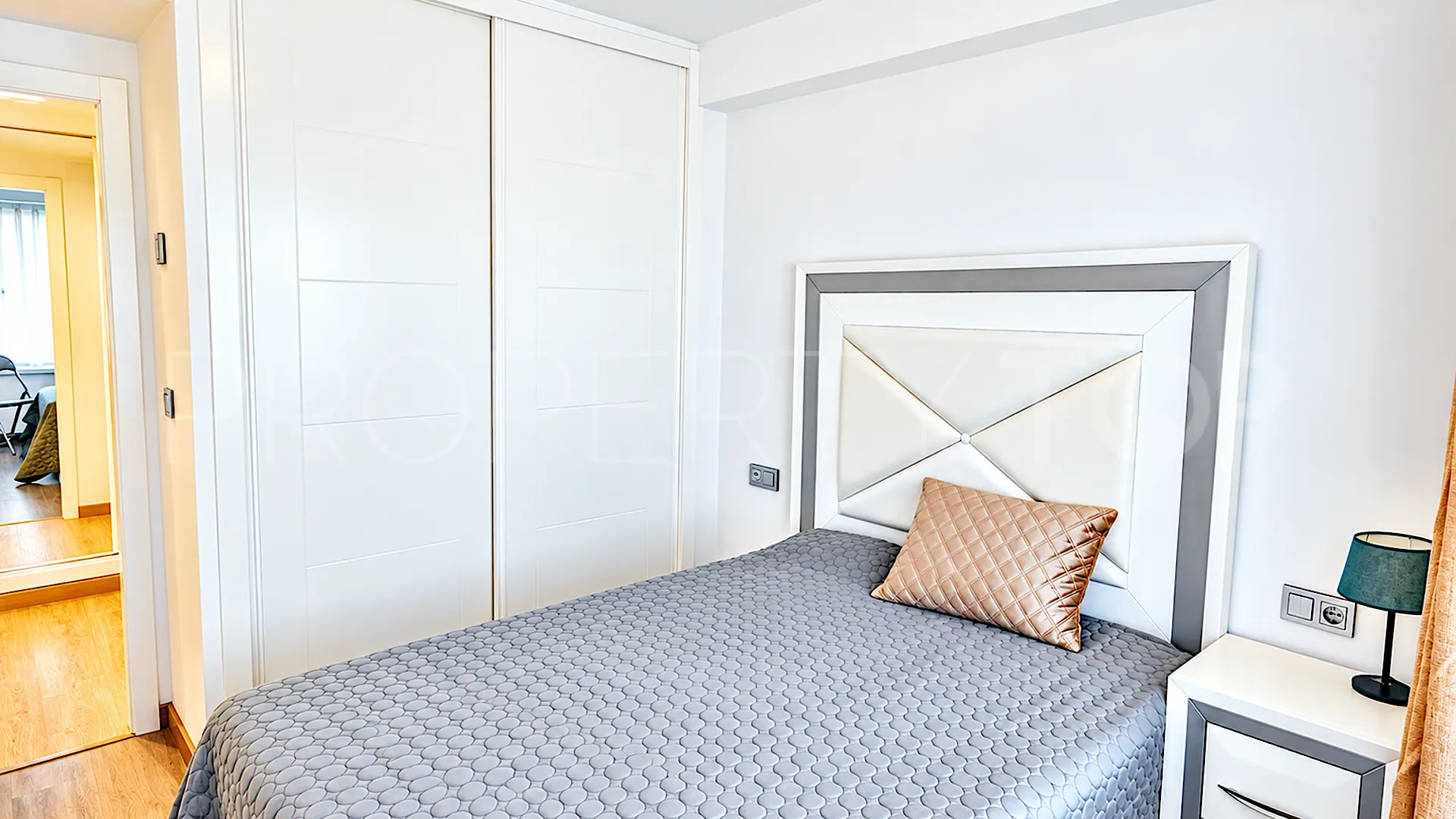 For sale 2 bedrooms apartment in La Carihuela