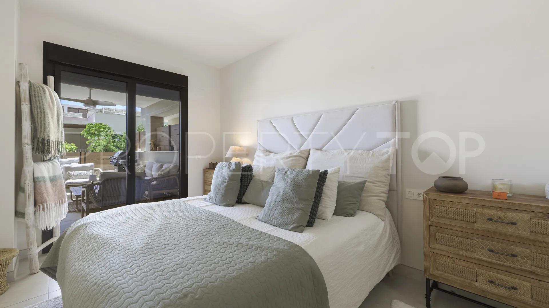 Cala de Mijas, apartamento planta baja en venta de 2 dormitorios