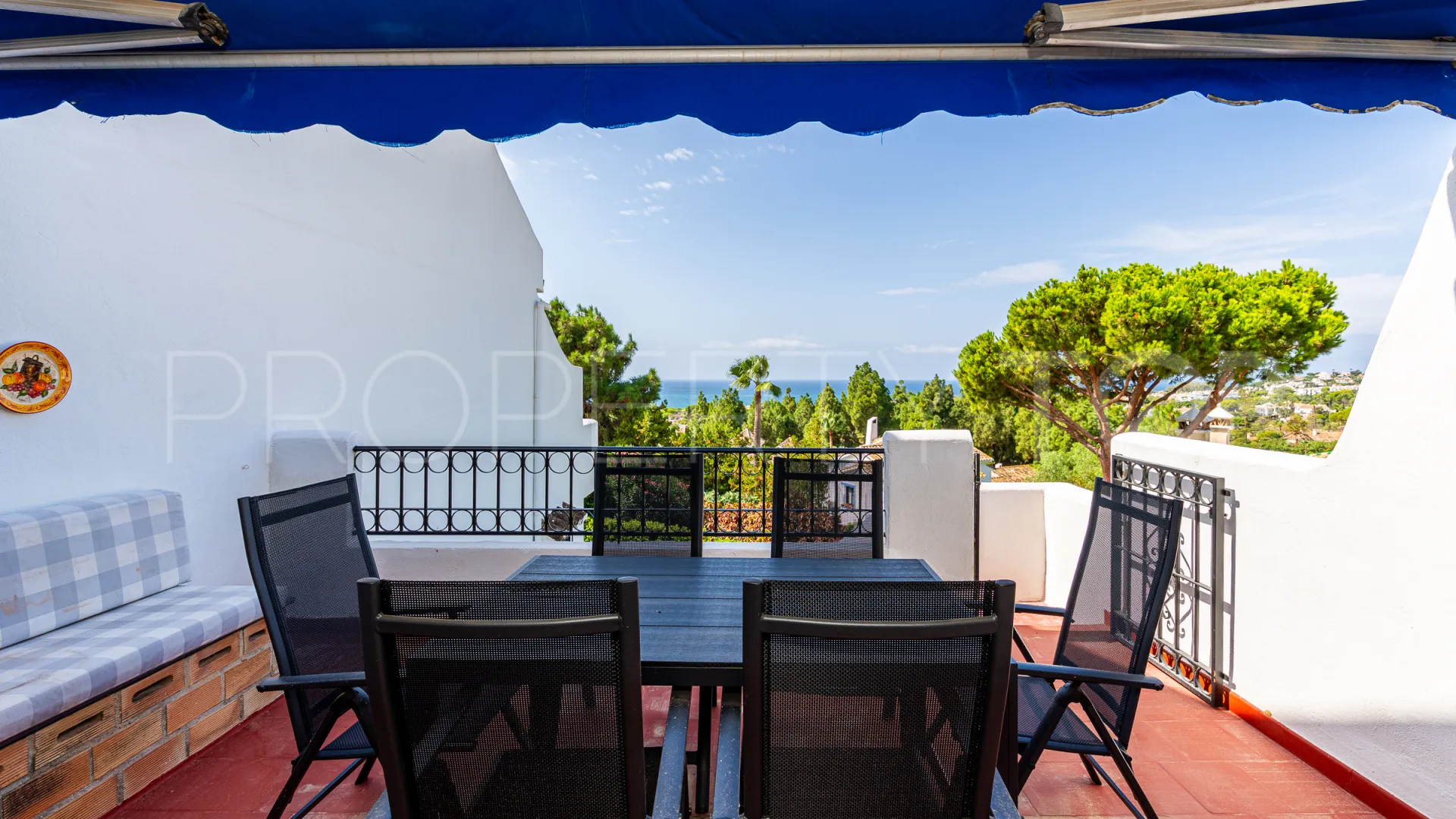 4 bedrooms semi detached house in Calahonda for sale