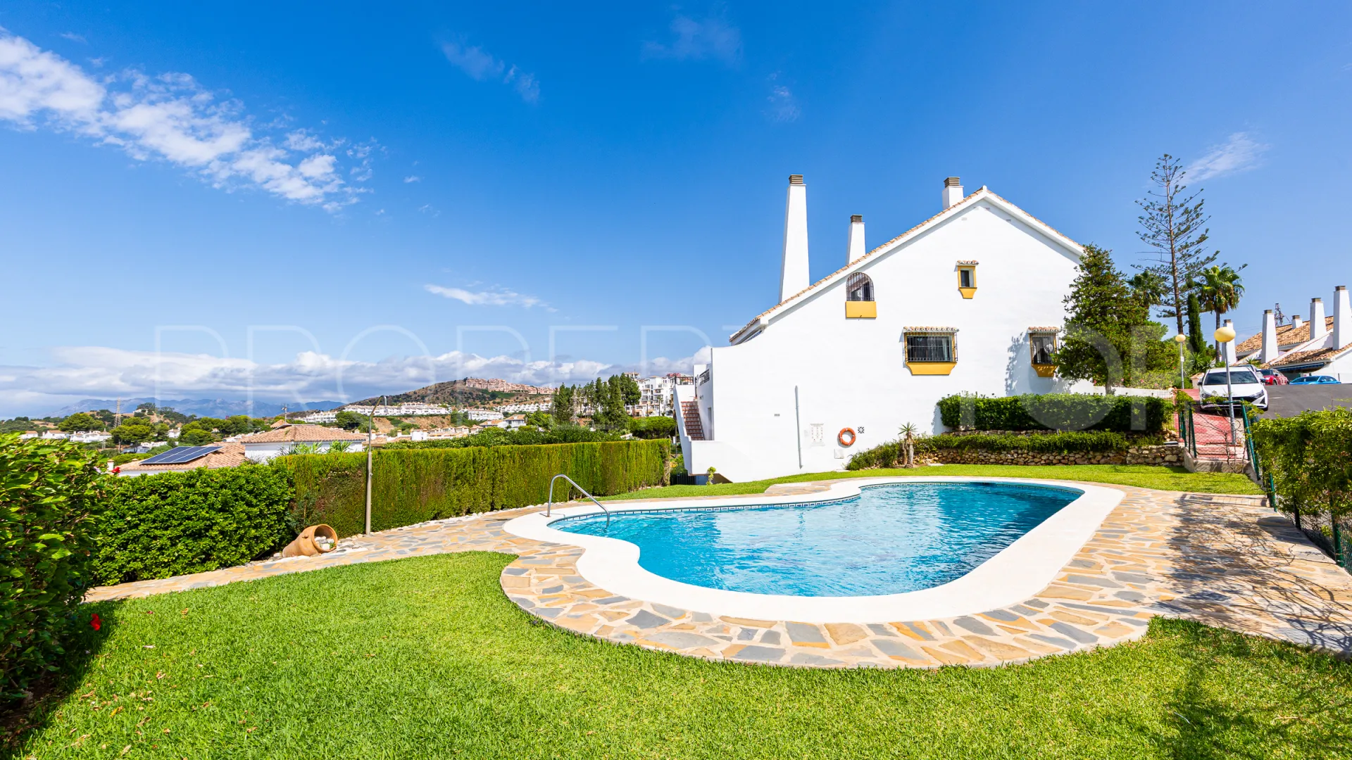 4 bedrooms semi detached house in Calahonda for sale