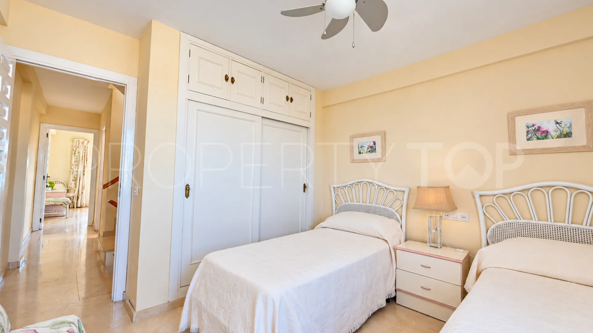 Town house with 2 bedrooms for sale in Calahonda