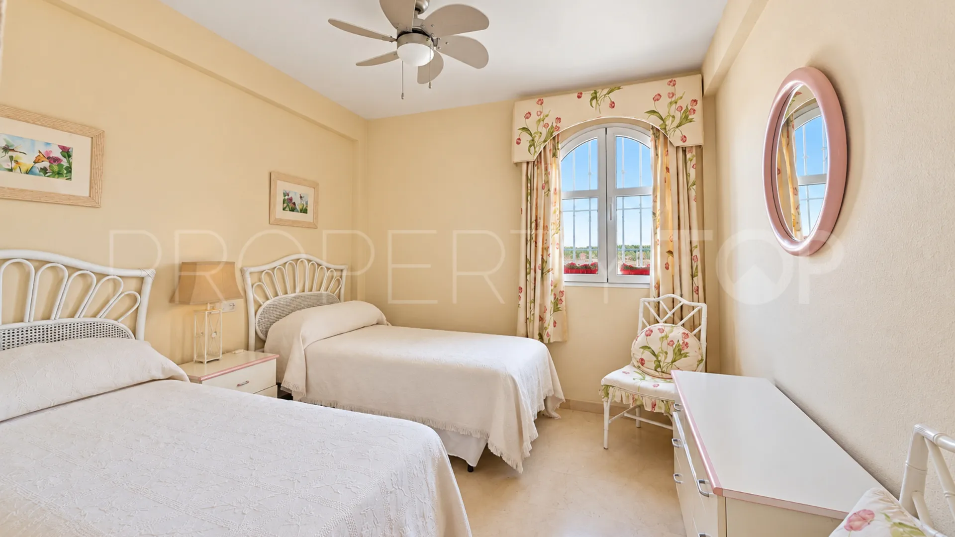 Town house with 2 bedrooms for sale in Calahonda