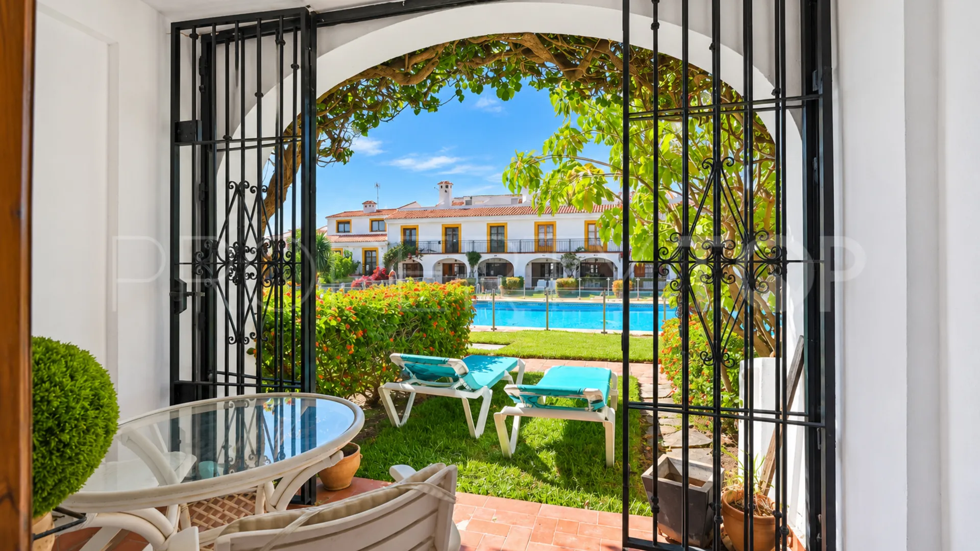 Town house with 2 bedrooms for sale in Calahonda