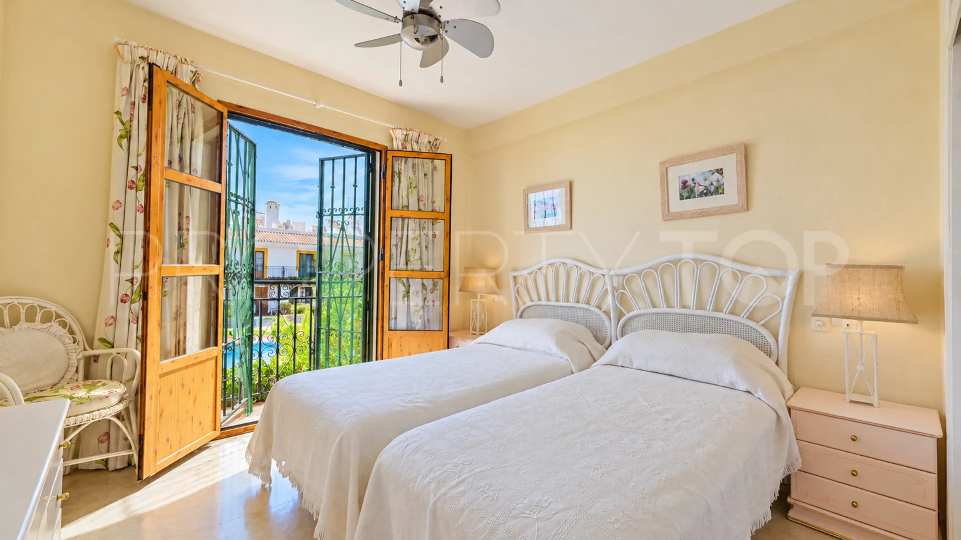 Town house with 2 bedrooms for sale in Calahonda