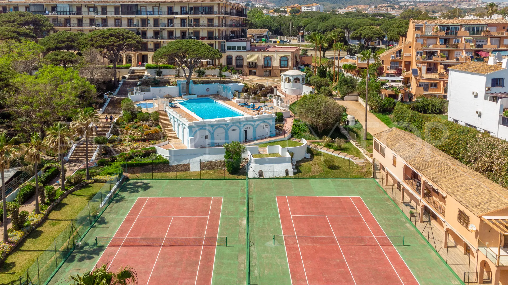 2 bedrooms apartment in Calahonda for sale