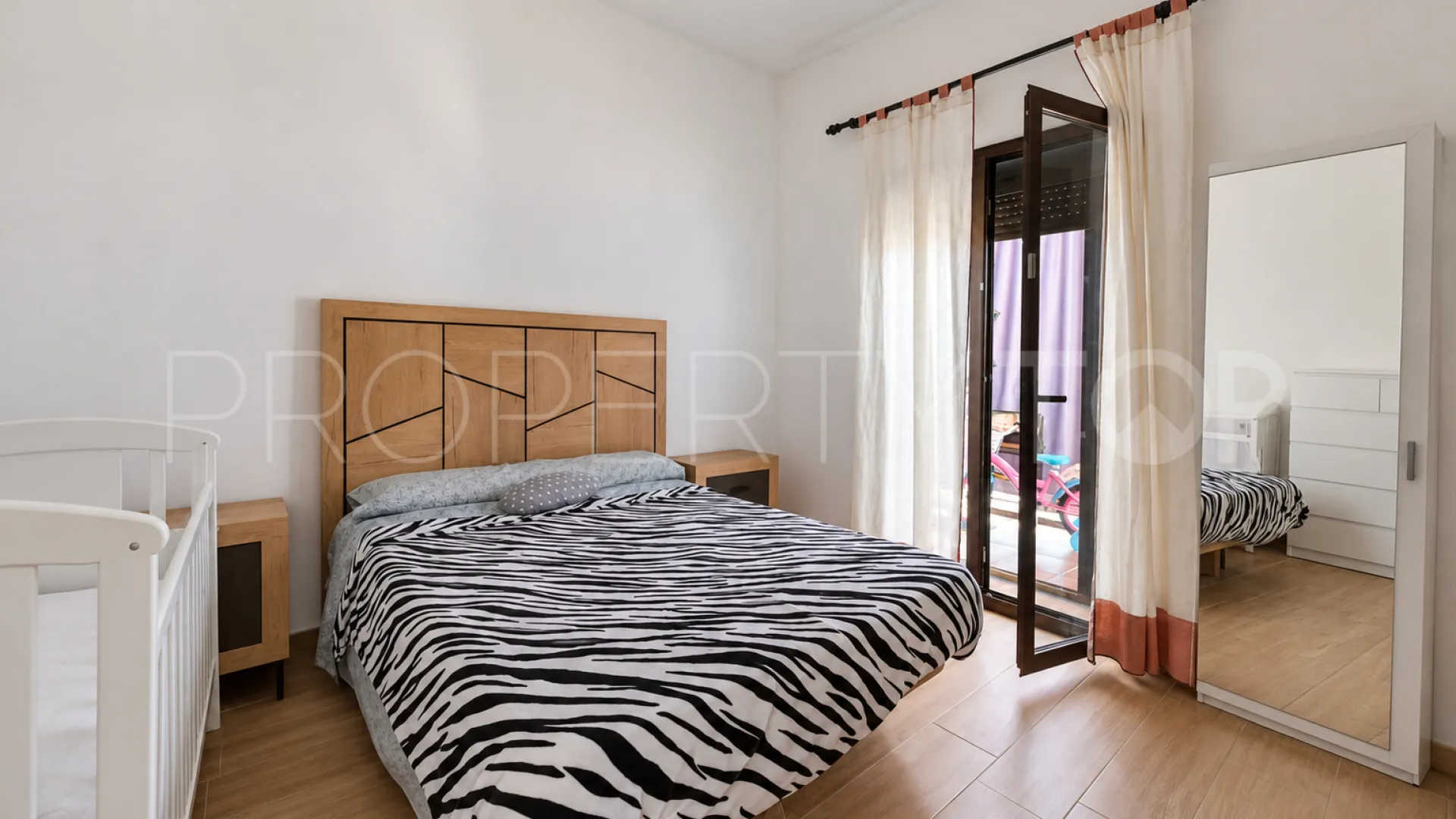 2 bedrooms apartment in Calahonda for sale