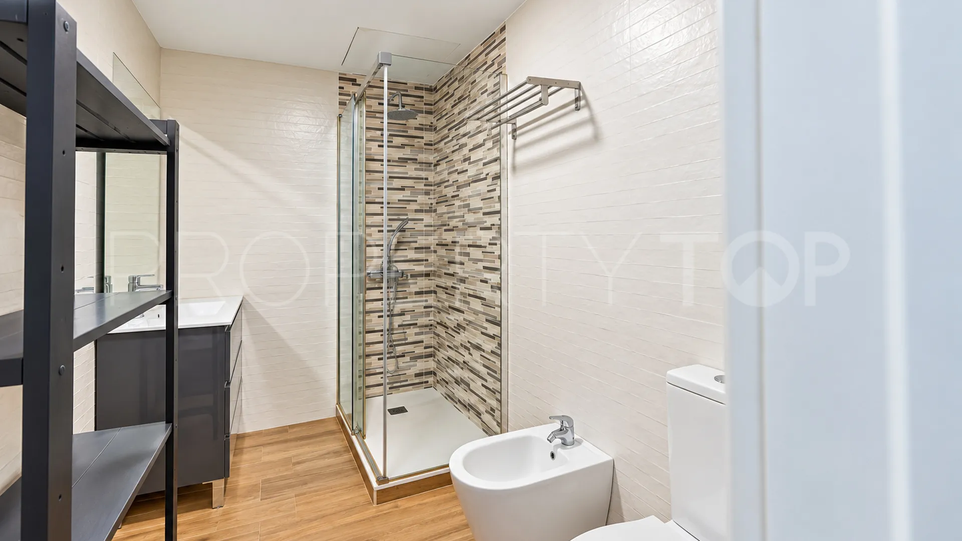 2 bedrooms apartment in Calahonda for sale