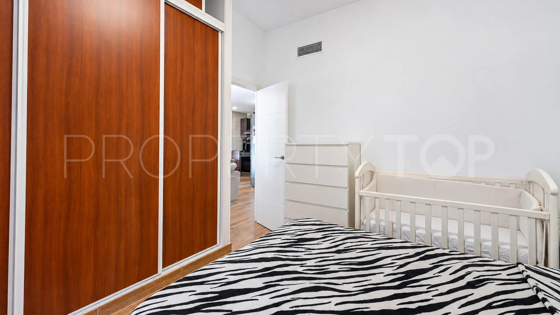 2 bedrooms apartment in Calahonda for sale