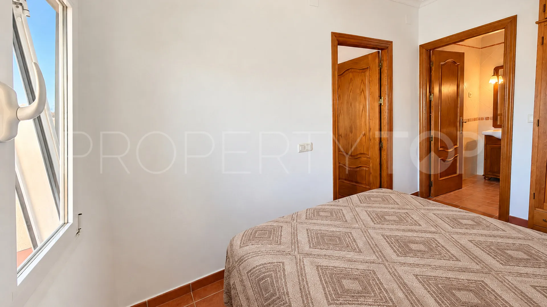 Se vende apartamento de 2 dormitorios en Fuengirola