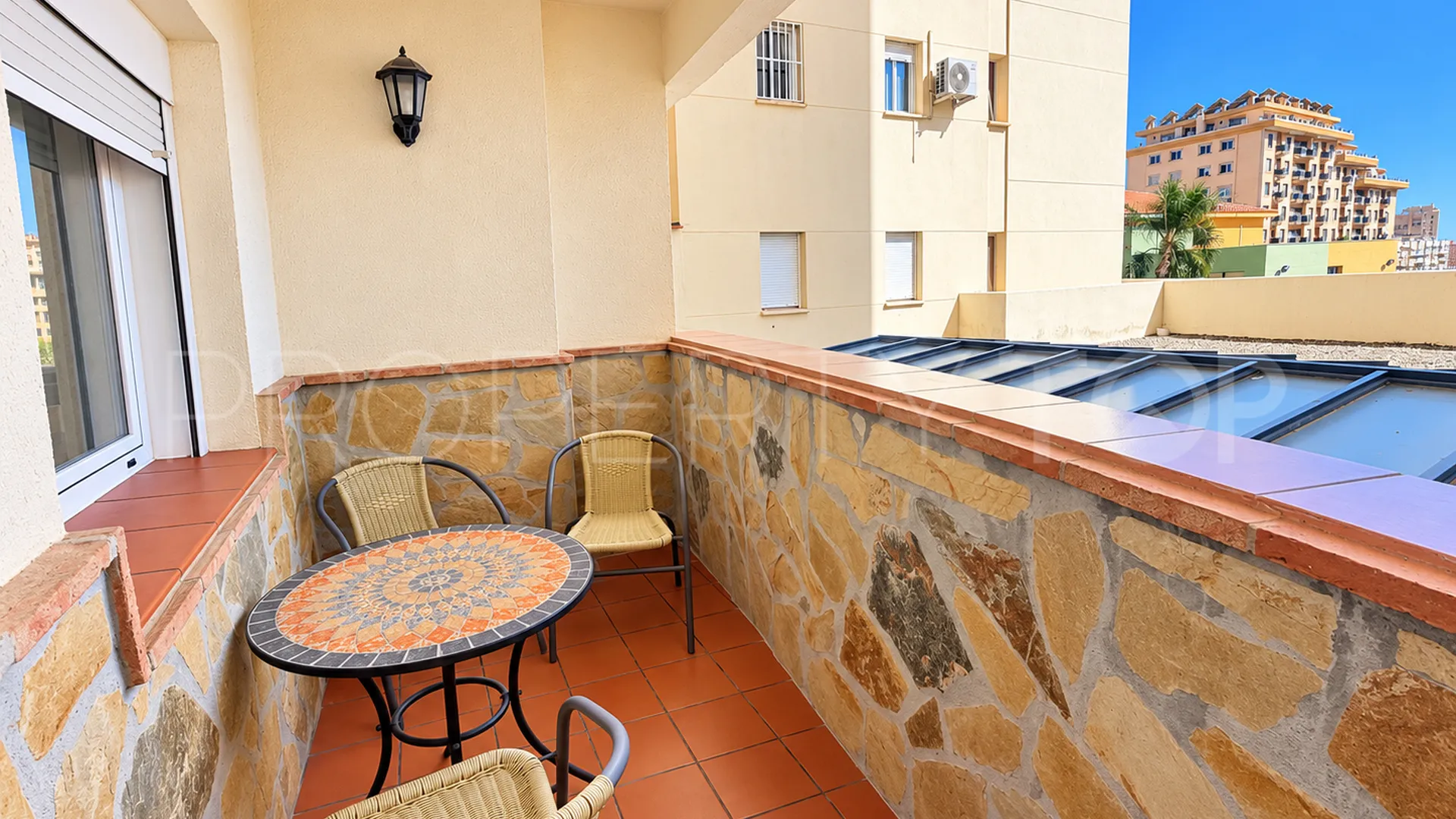 Se vende apartamento de 2 dormitorios en Fuengirola