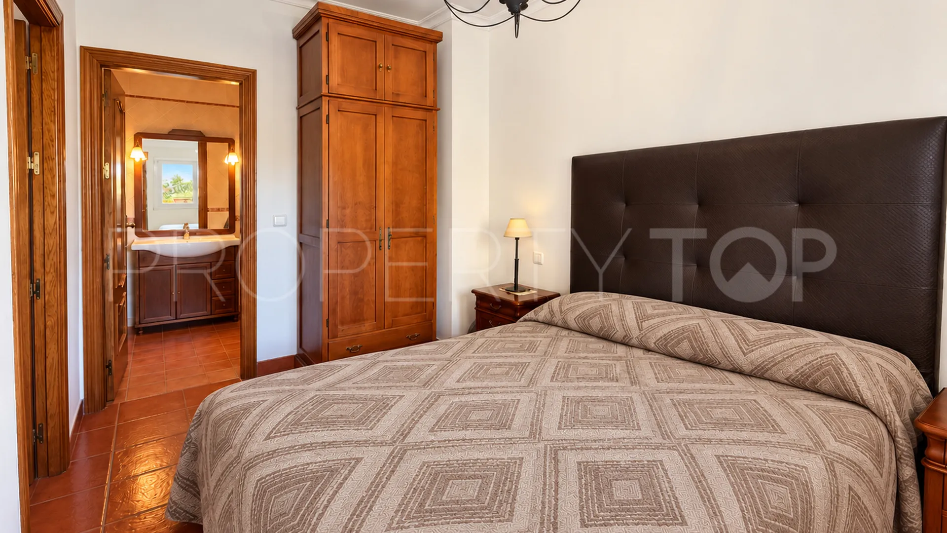 Se vende apartamento de 2 dormitorios en Fuengirola