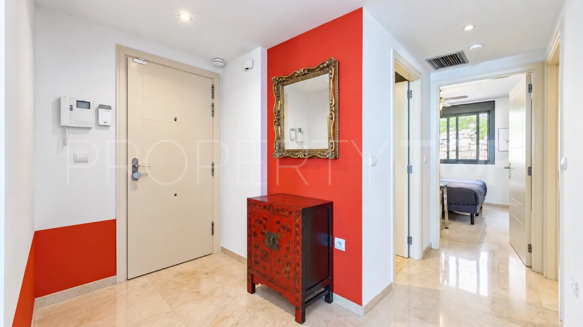 For sale apartment with 2 bedrooms in Calahonda