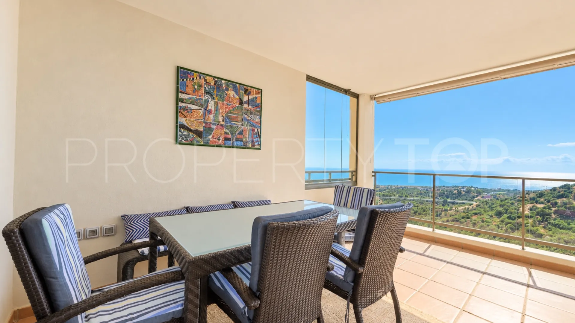 For sale apartment with 2 bedrooms in Calahonda