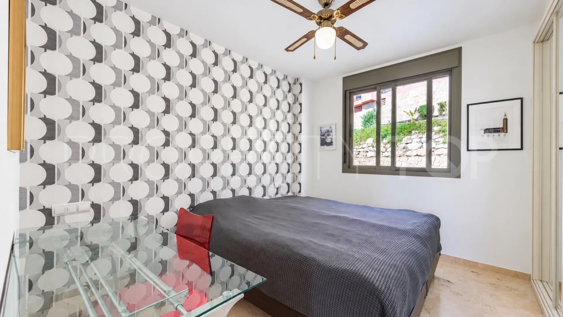 For sale apartment with 2 bedrooms in Calahonda