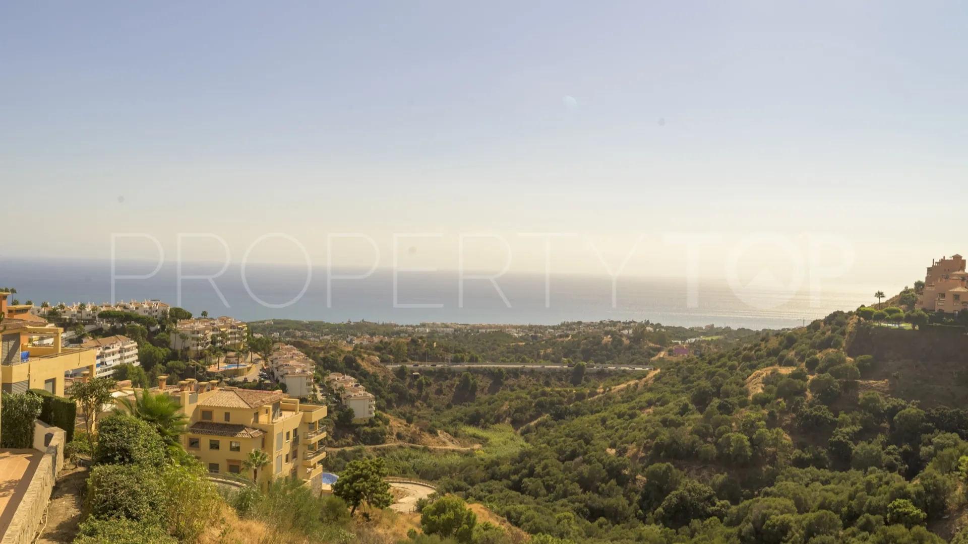 For sale apartment with 2 bedrooms in Calahonda