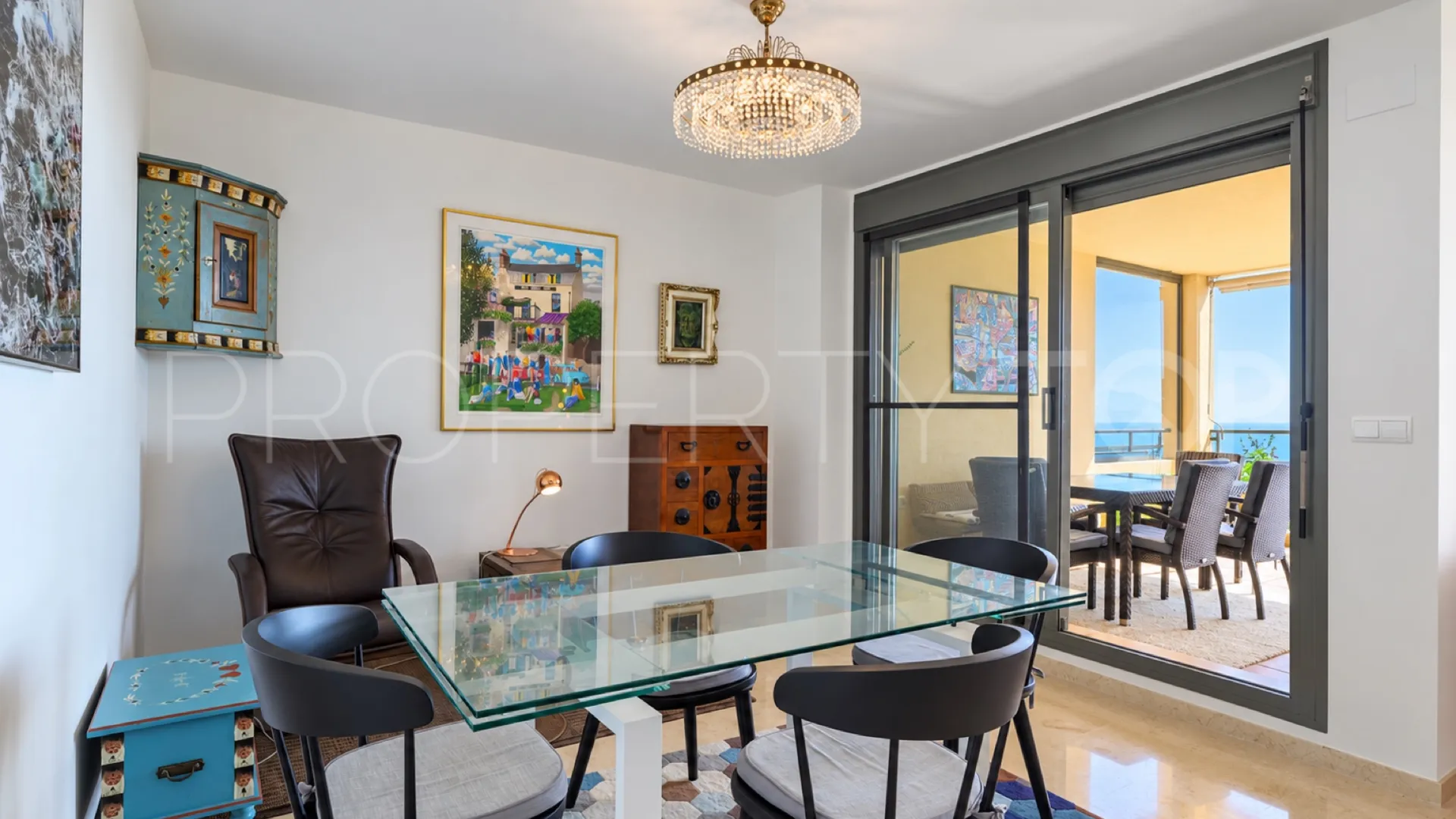 For sale apartment with 2 bedrooms in Calahonda