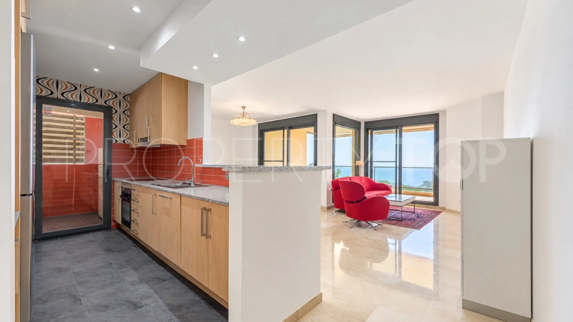 For sale apartment with 2 bedrooms in Calahonda