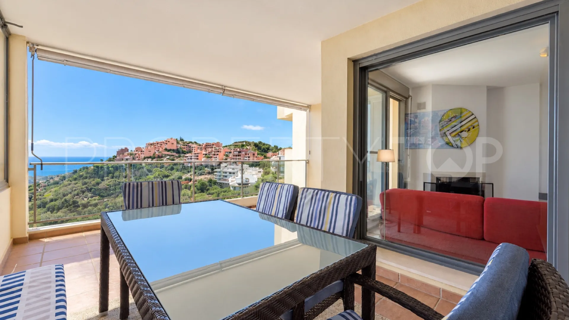 For sale apartment with 2 bedrooms in Calahonda