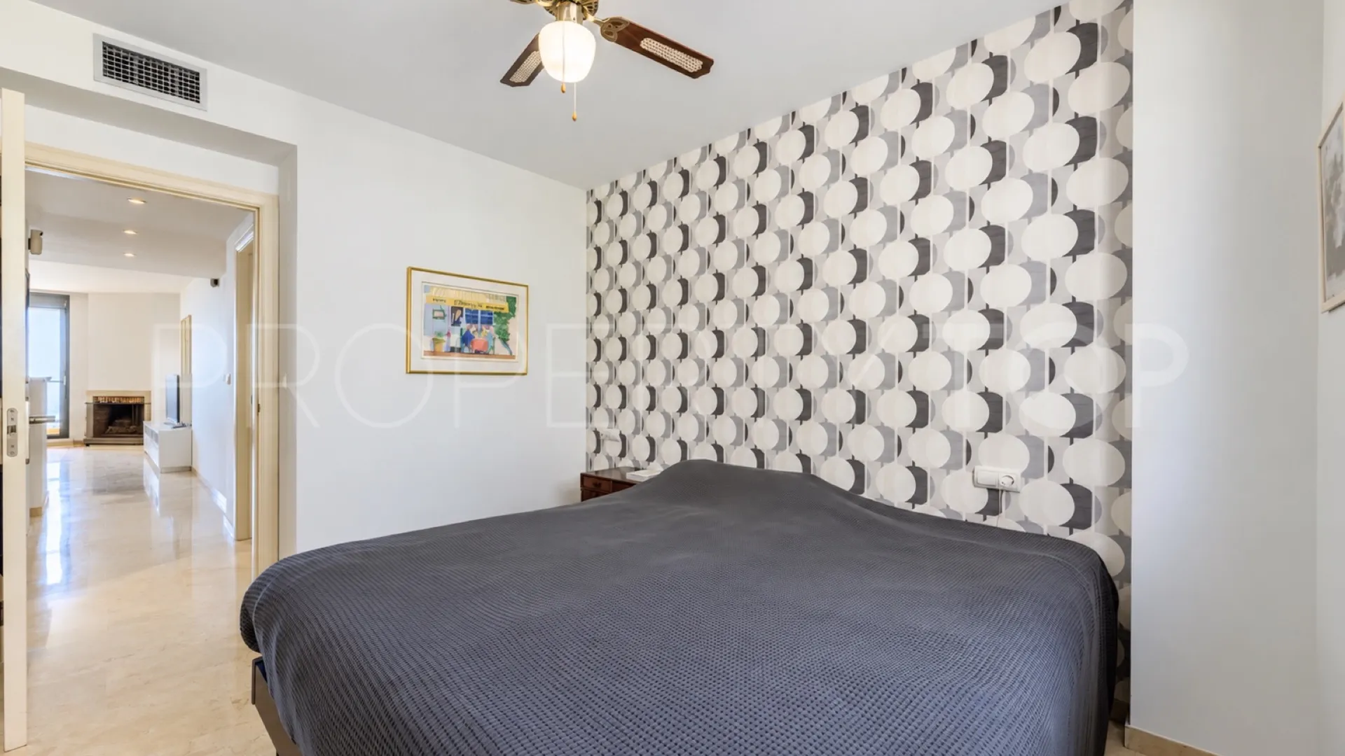 For sale apartment with 2 bedrooms in Calahonda