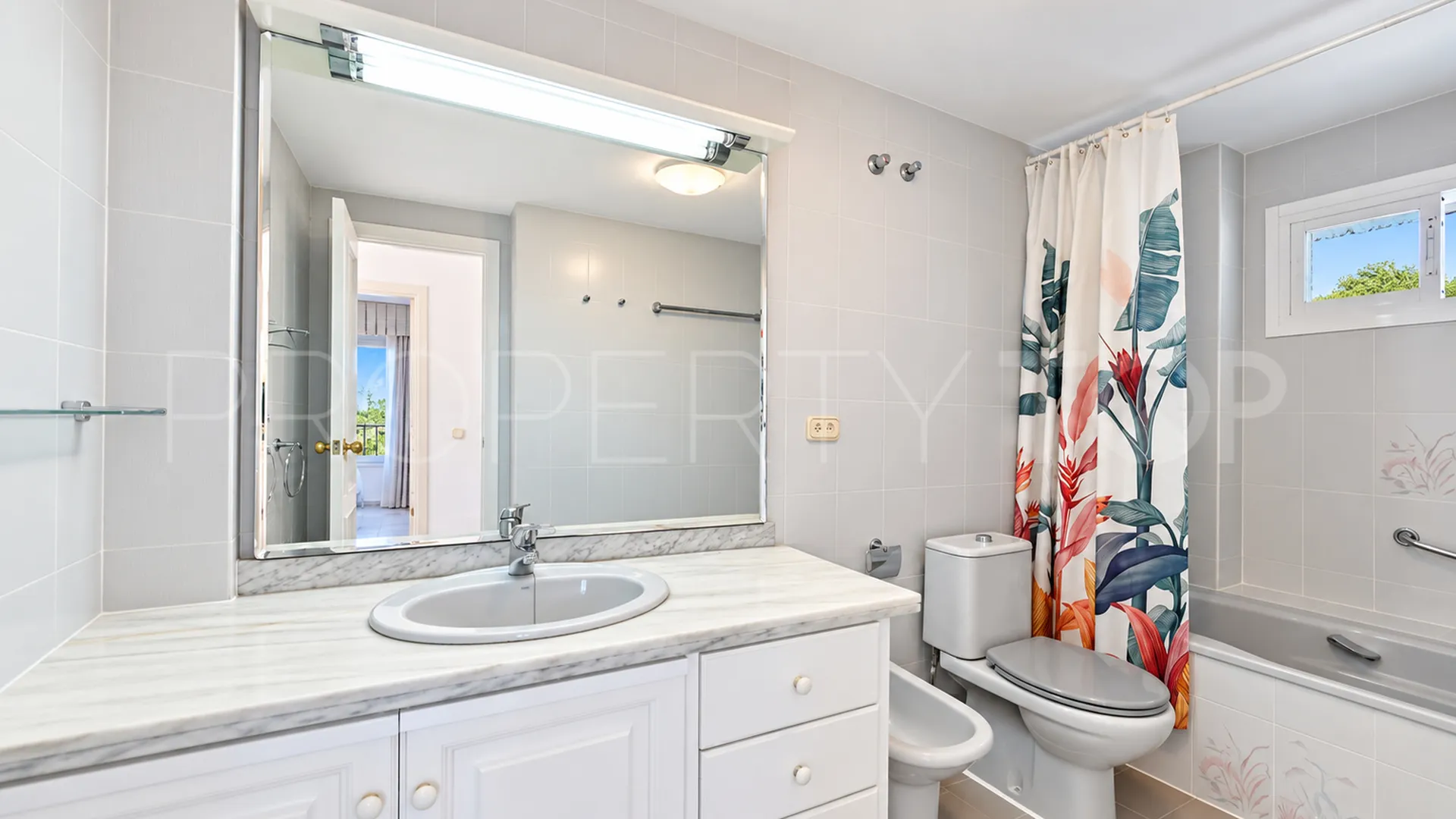 Se vende Ático en La Reserva de Marbella de 2 dormitorios