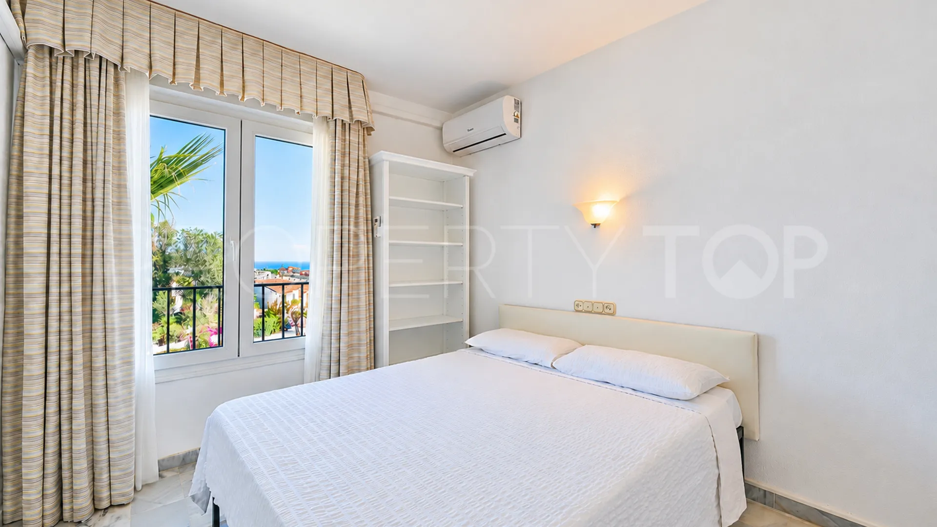 Se vende Ático en La Reserva de Marbella de 2 dormitorios