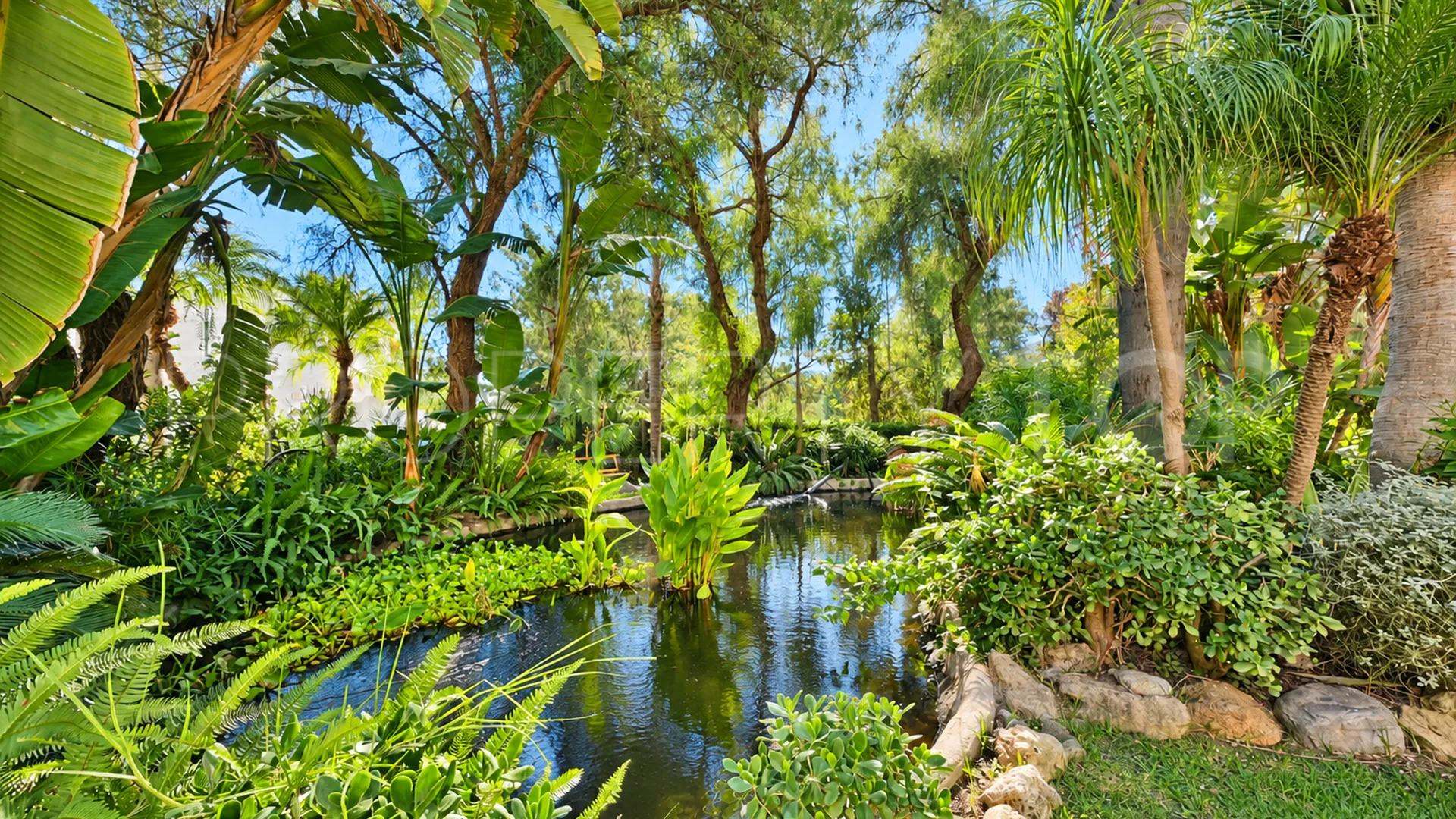 Se vende Ático en La Reserva de Marbella de 2 dormitorios