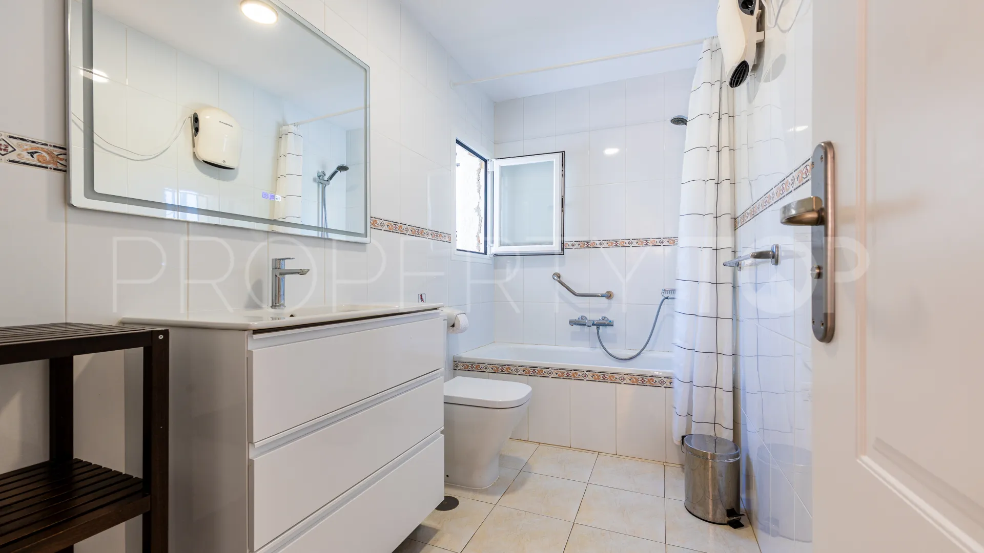 Riviera del Sol, villa de 4 dormitorios a la venta