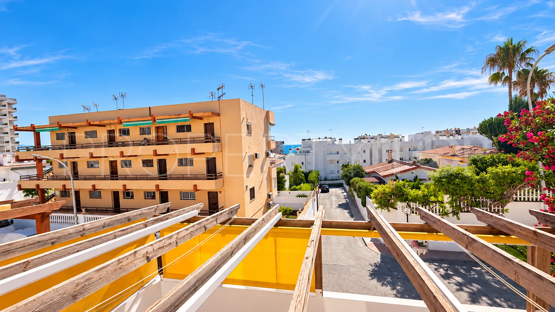Comprar adosado con 3 dormitorios en La Carihuela