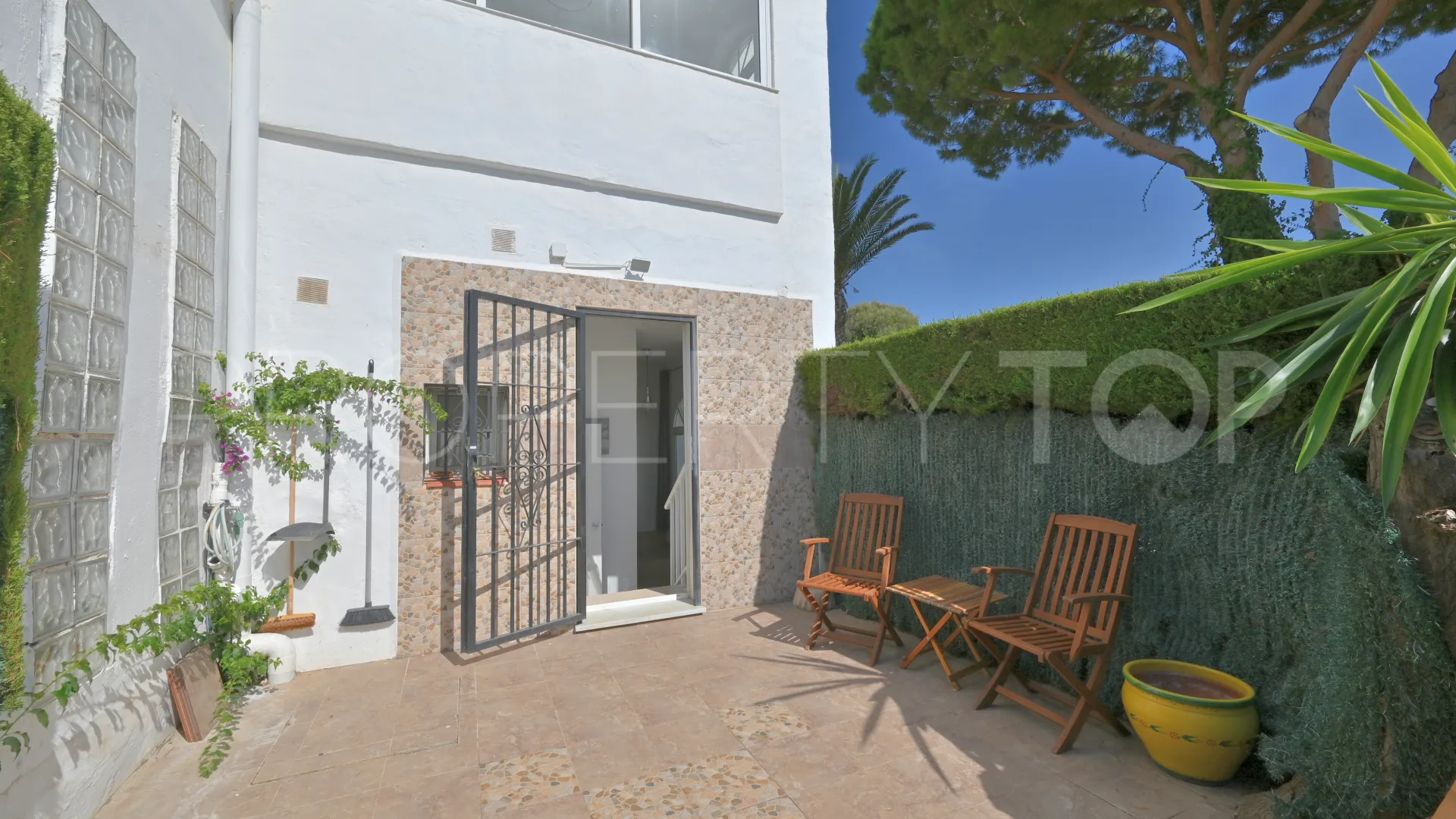 2 bedrooms ground floor apartment for sale in Calahonda