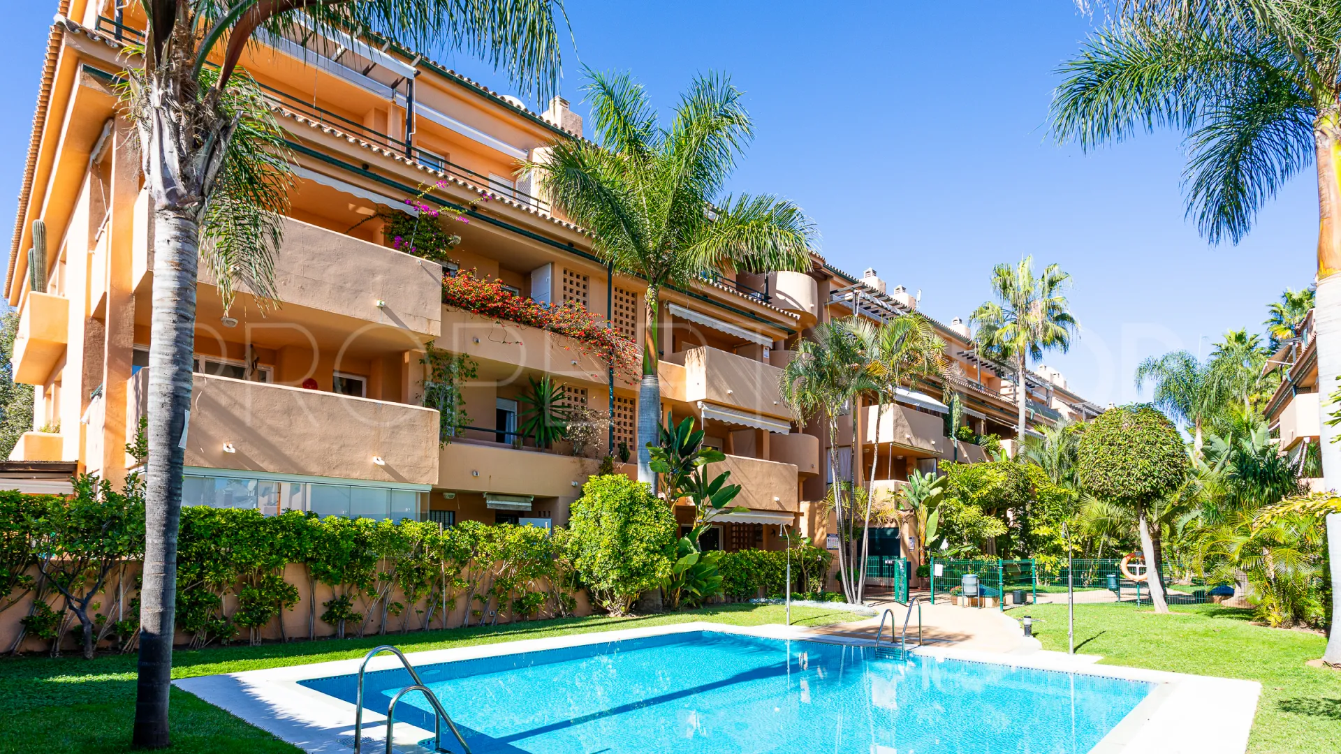 For sale Marbella East apartment with 2 bedrooms