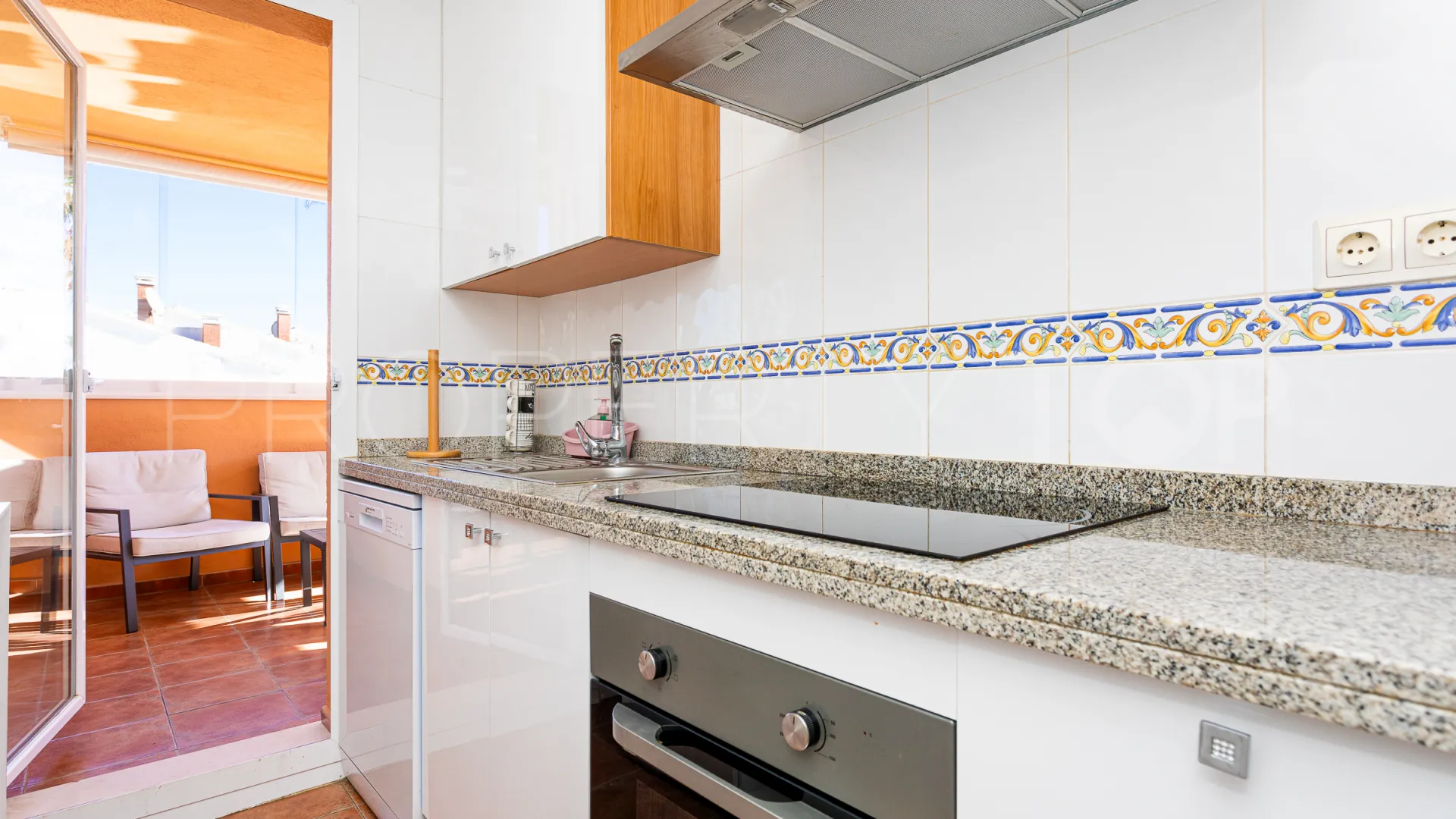 For sale Marbella East apartment with 2 bedrooms