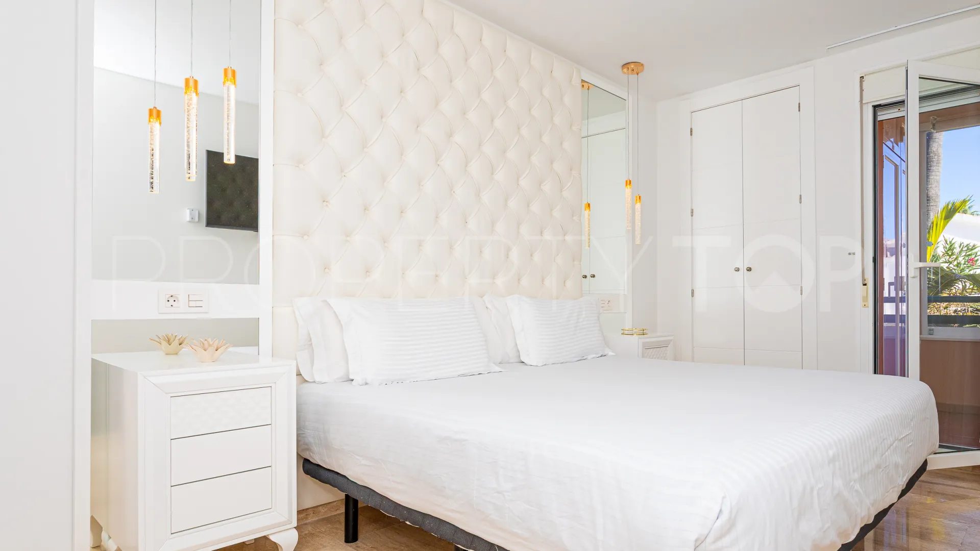 For sale Marbella East apartment with 2 bedrooms