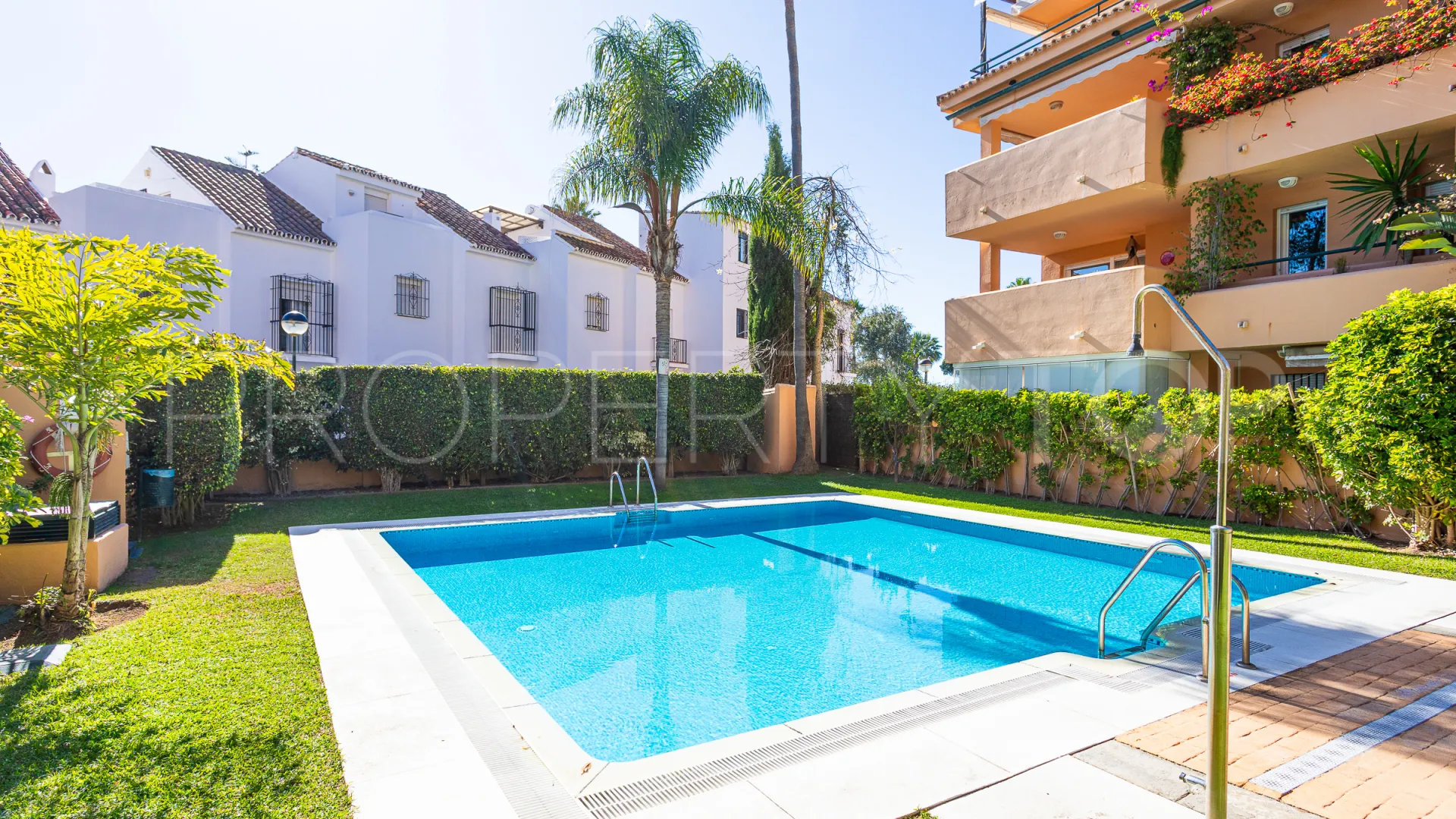 For sale Marbella East apartment with 2 bedrooms