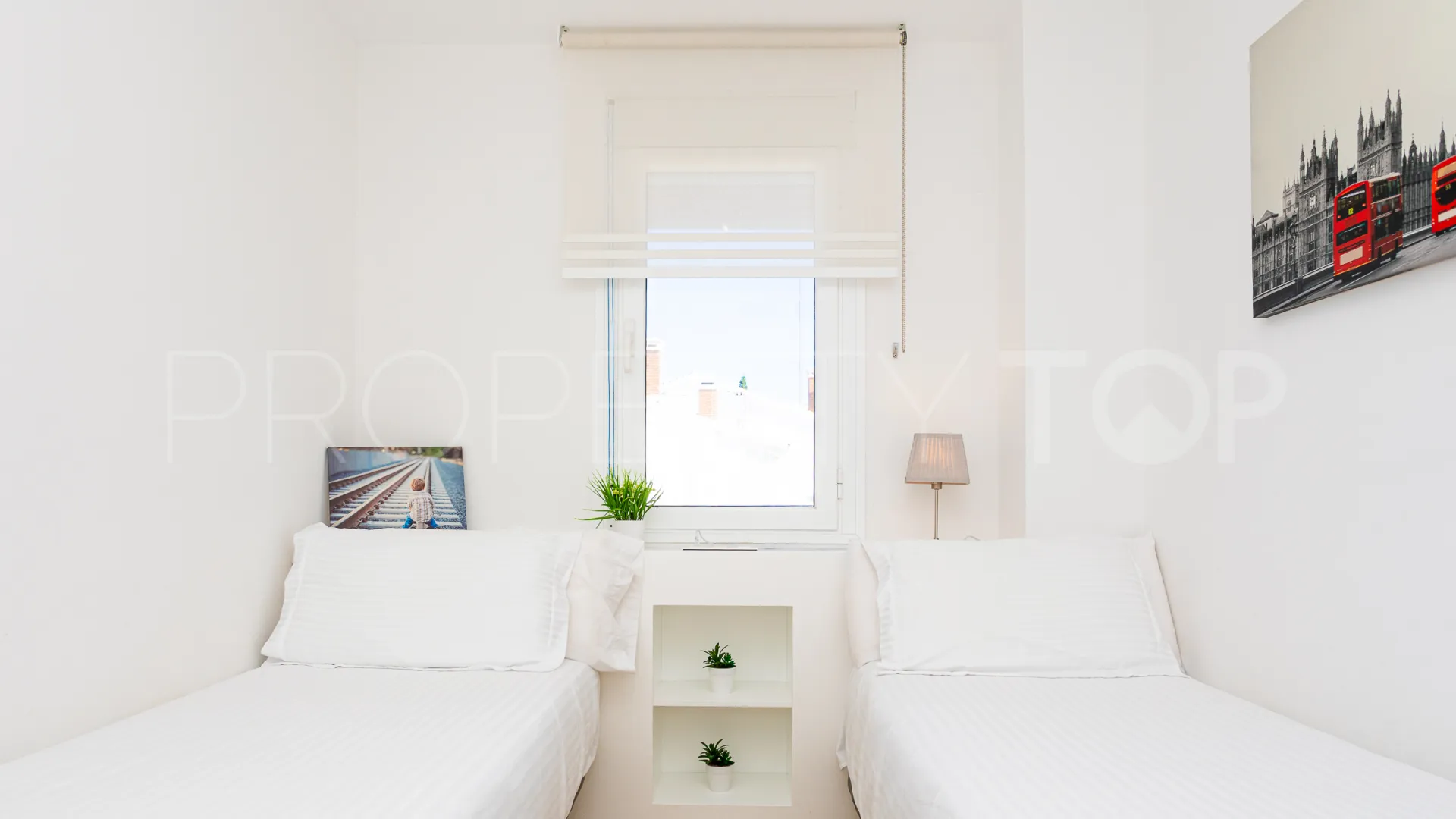For sale Marbella East apartment with 2 bedrooms