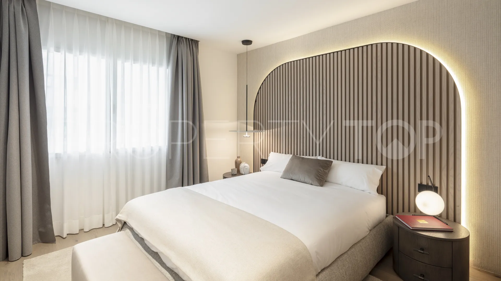 Se vende apartamento planta baja en Puente Romano con 3 dormitorios