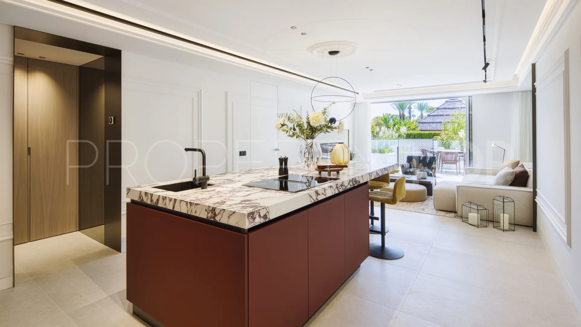 Se vende apartamento planta baja en Puente Romano con 3 dormitorios