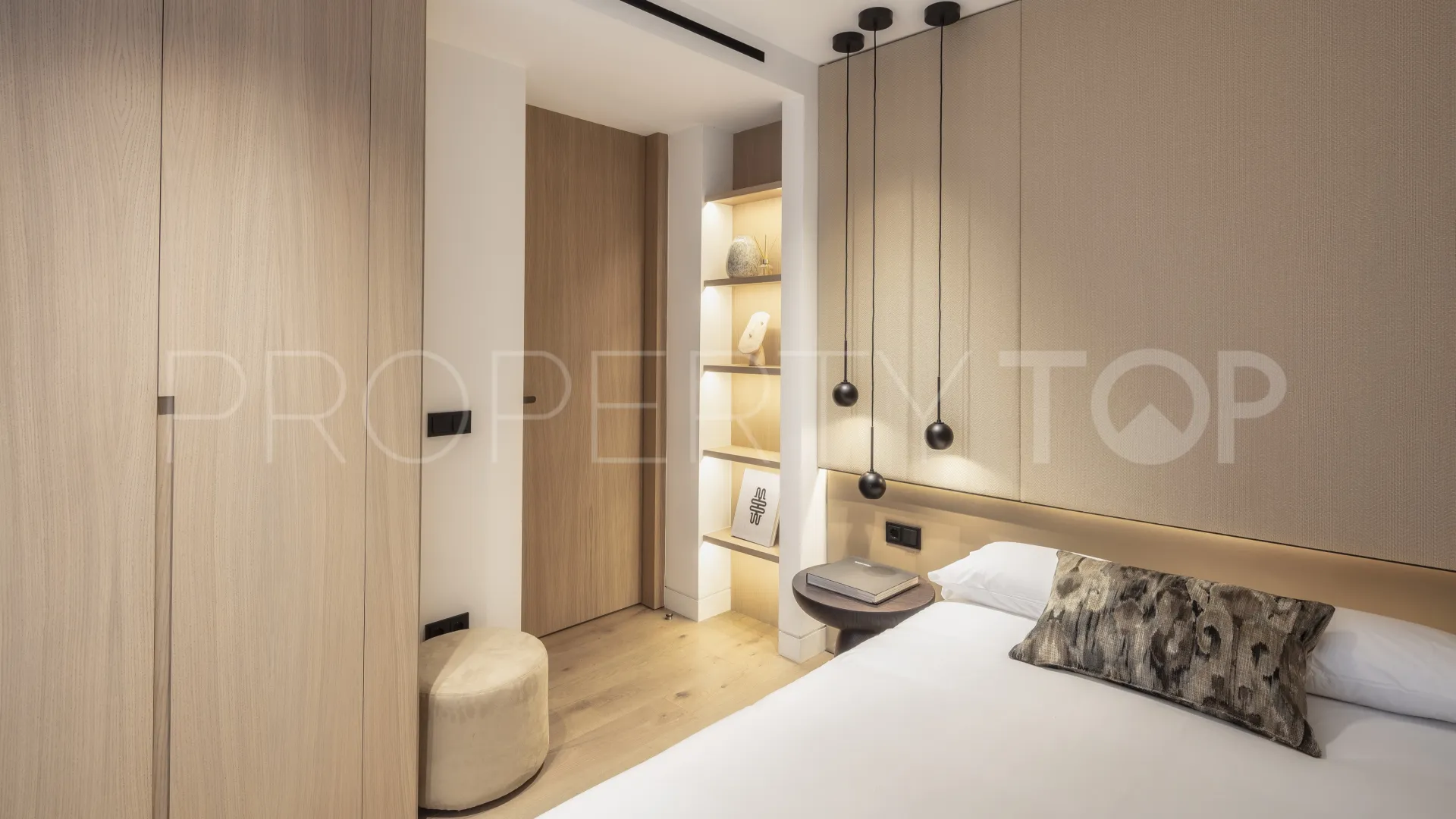 Se vende apartamento planta baja en Puente Romano con 3 dormitorios