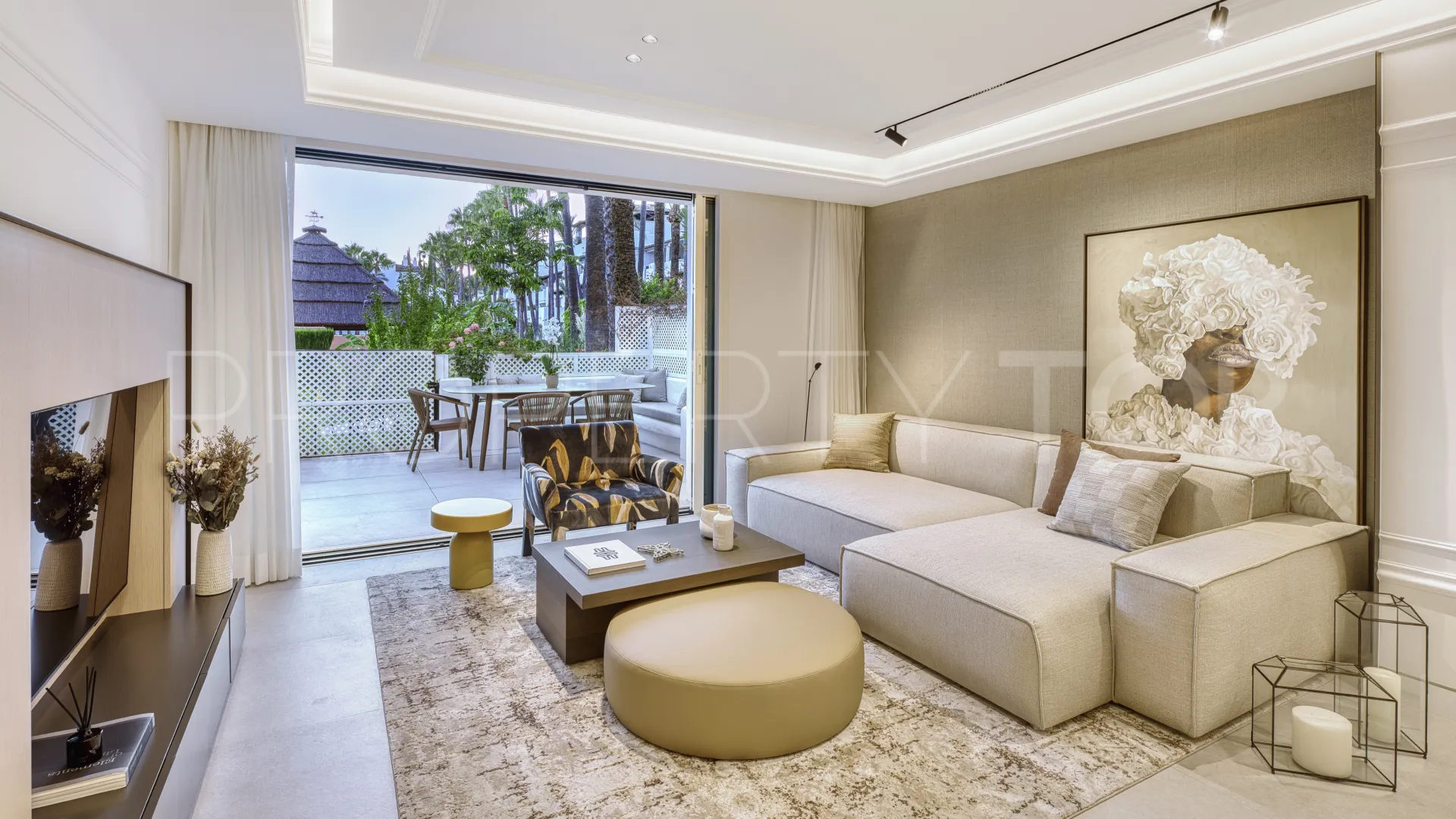 Se vende apartamento planta baja en Puente Romano con 3 dormitorios