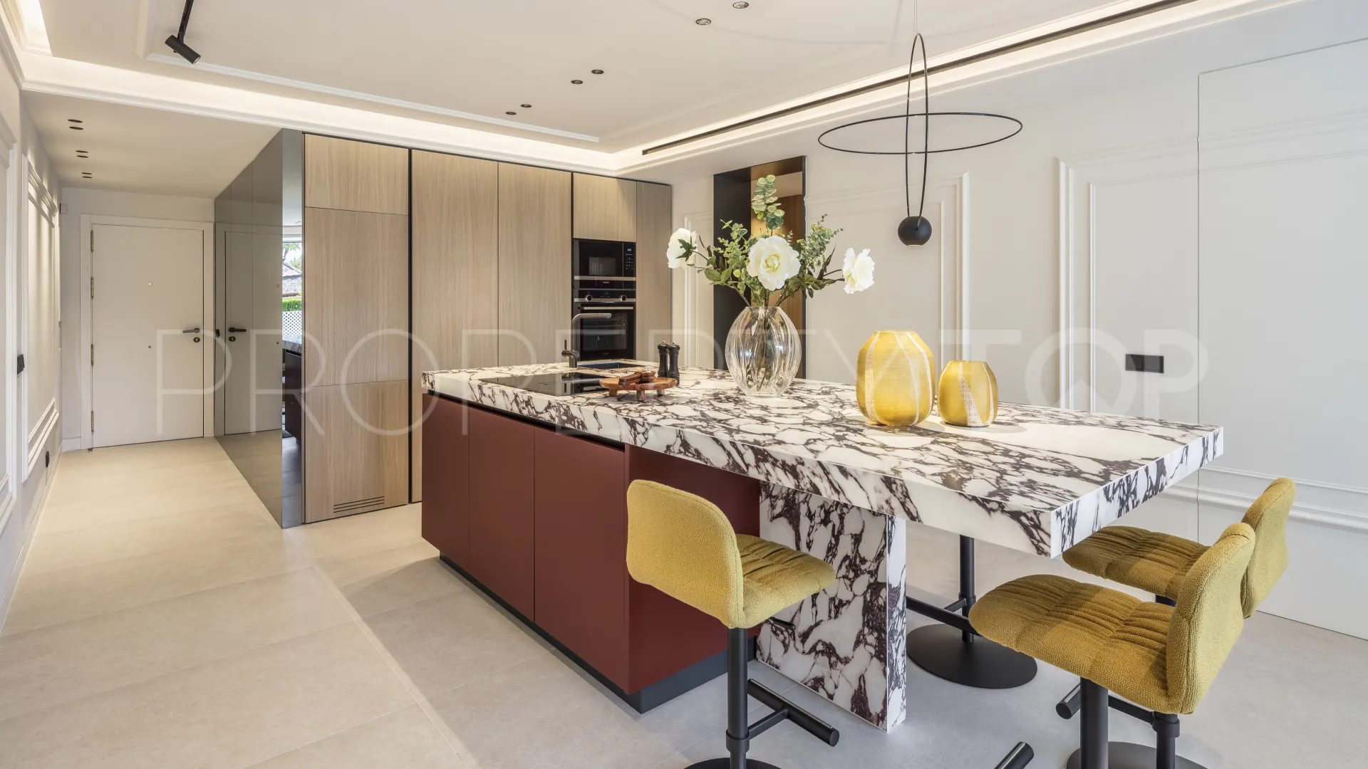 Se vende apartamento planta baja en Puente Romano con 3 dormitorios